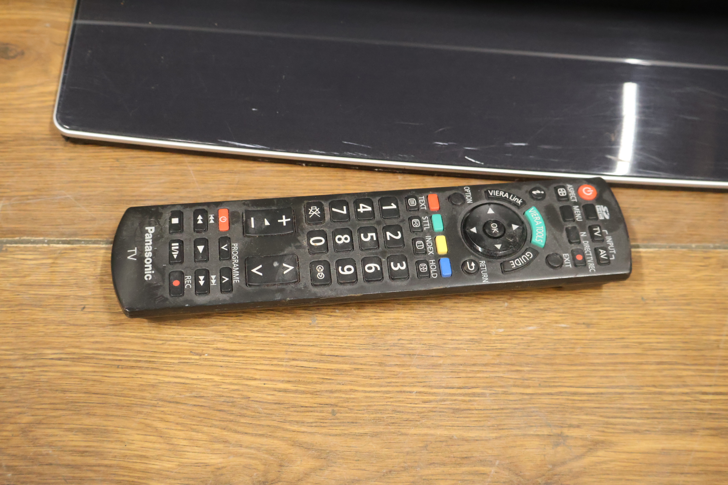Panasonic Viera televisie met afstandsbediening - 37'inch' – foto 21 – kavel bij GSD Auctions, Zoeterwoude
