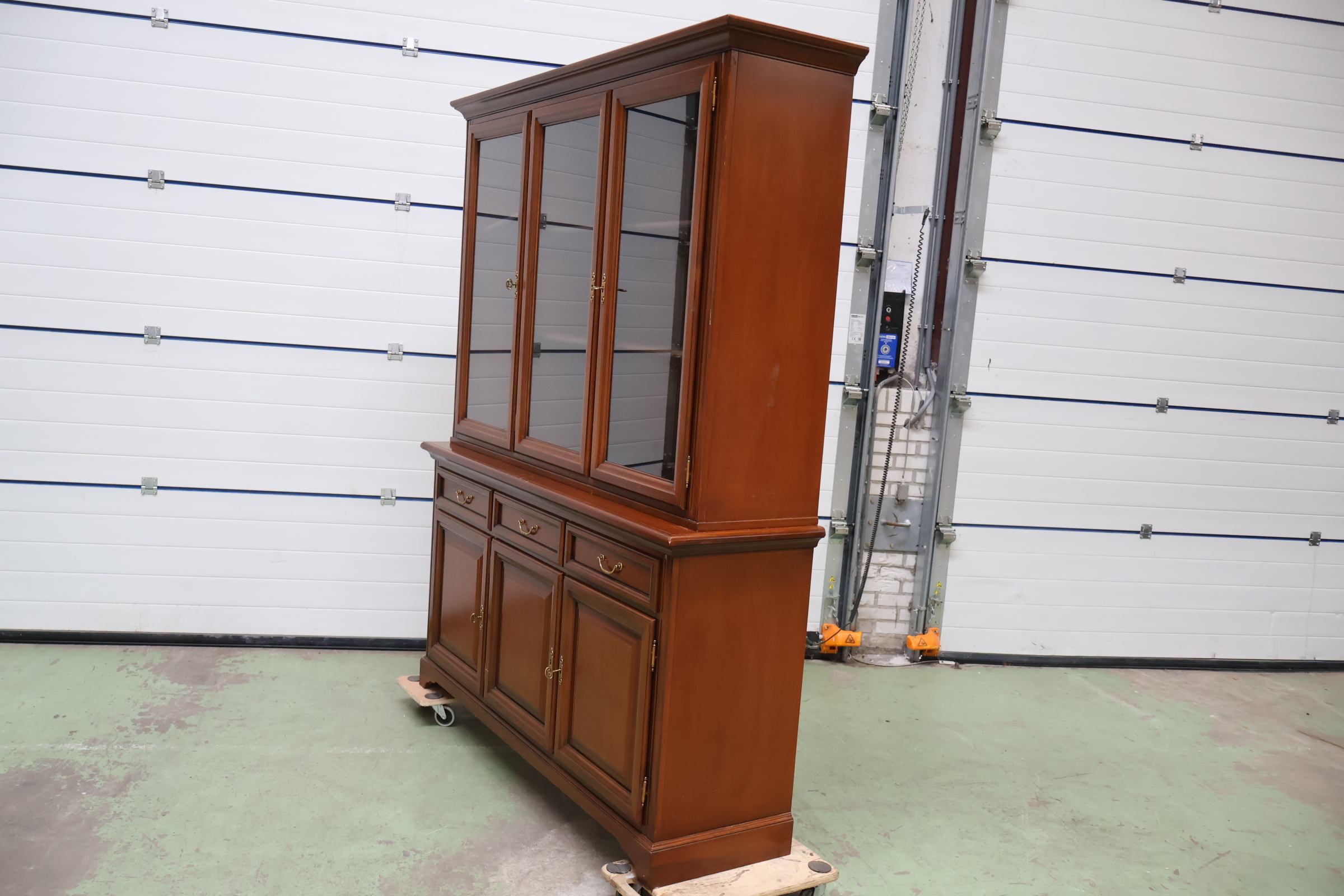 Grote Vitrinekast met Glazen Deuren' – foto 13 – kavel bij GSD Auctions, Zoeterwoude