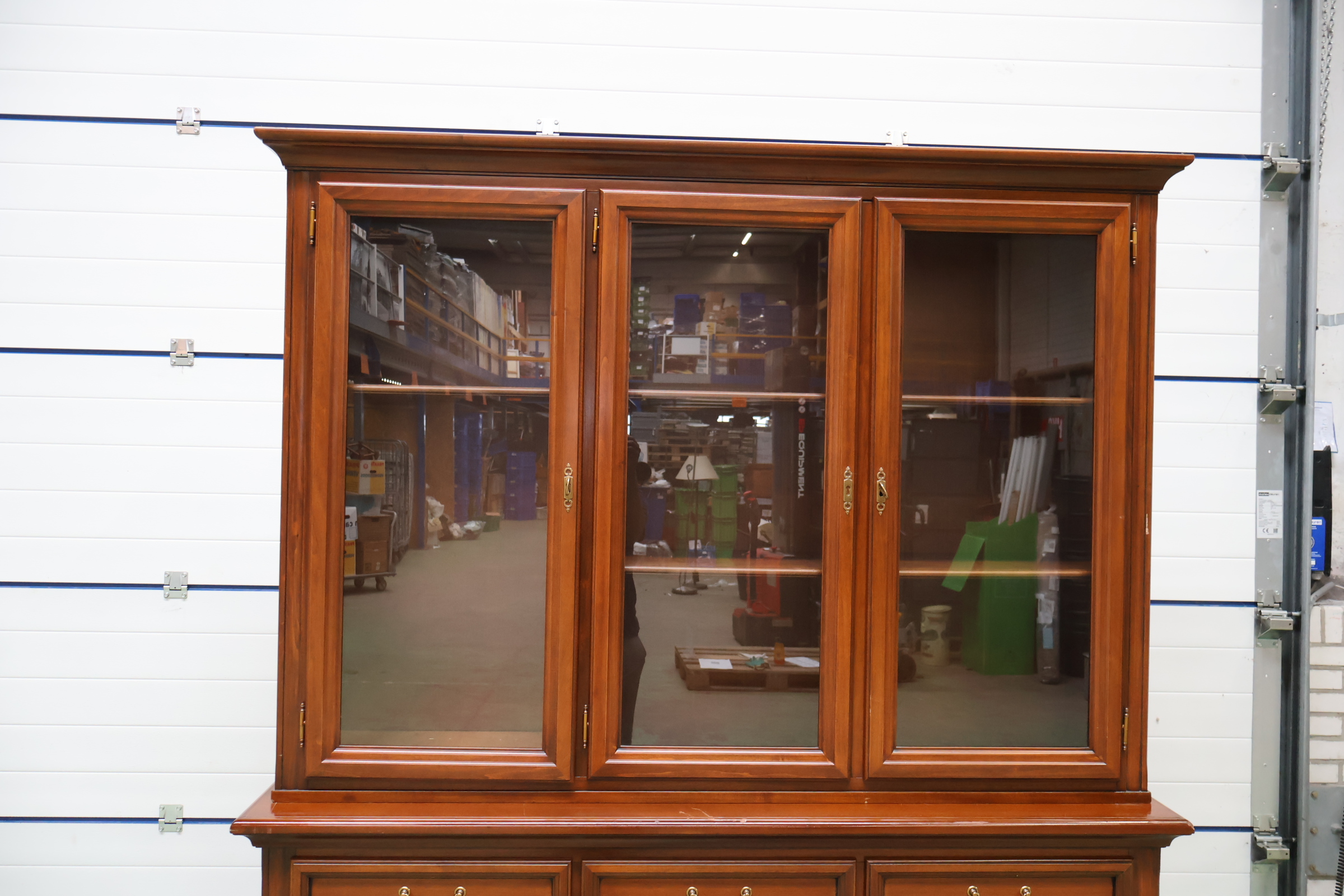 Grote Vitrinekast met Glazen Deuren' – foto 18 – kavel bij GSD Auctions, Zoeterwoude