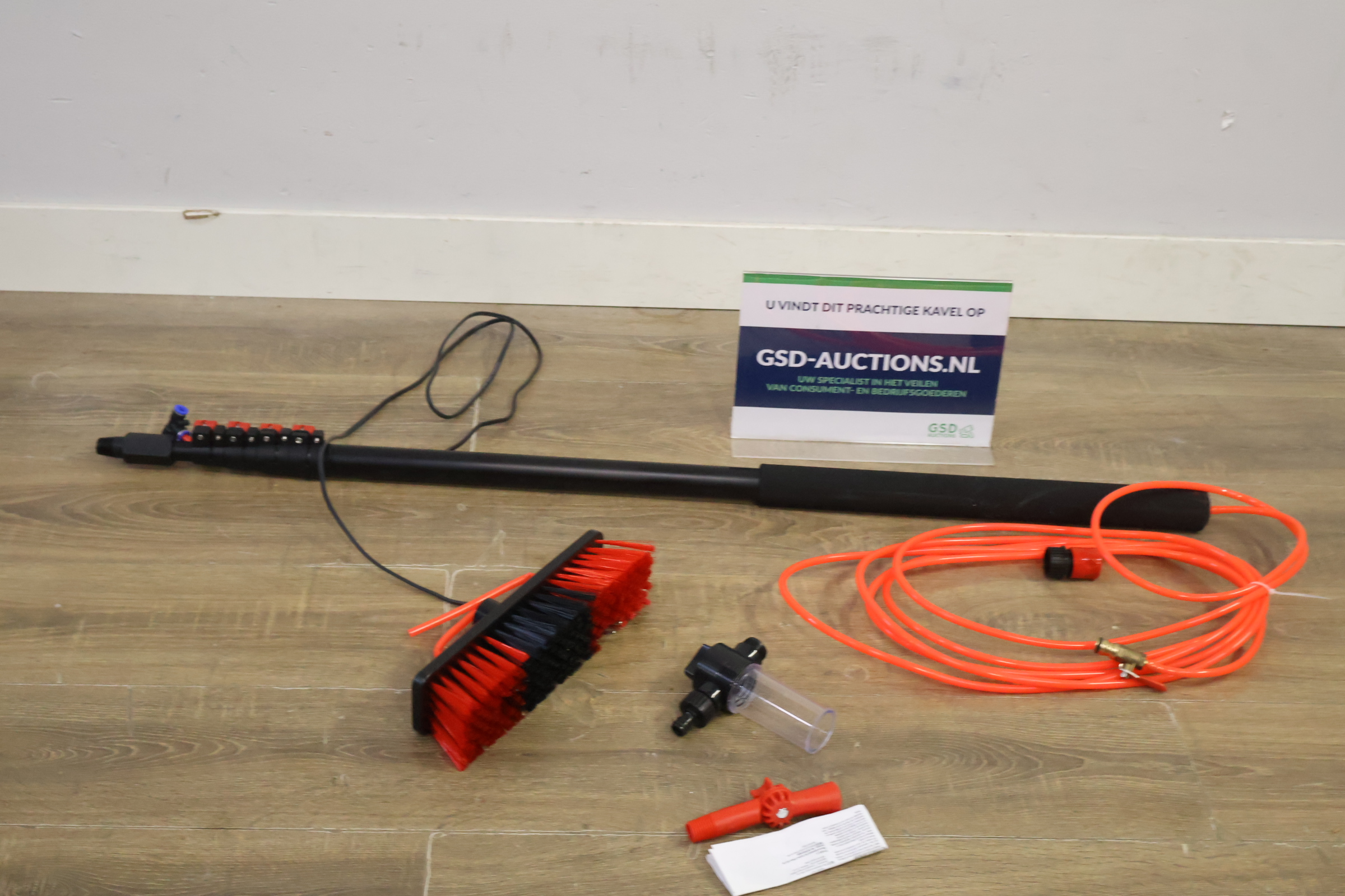Telescopische wasborstel met slang en toebehoren – kavel bij GSD Auctions, Zoeterwoude