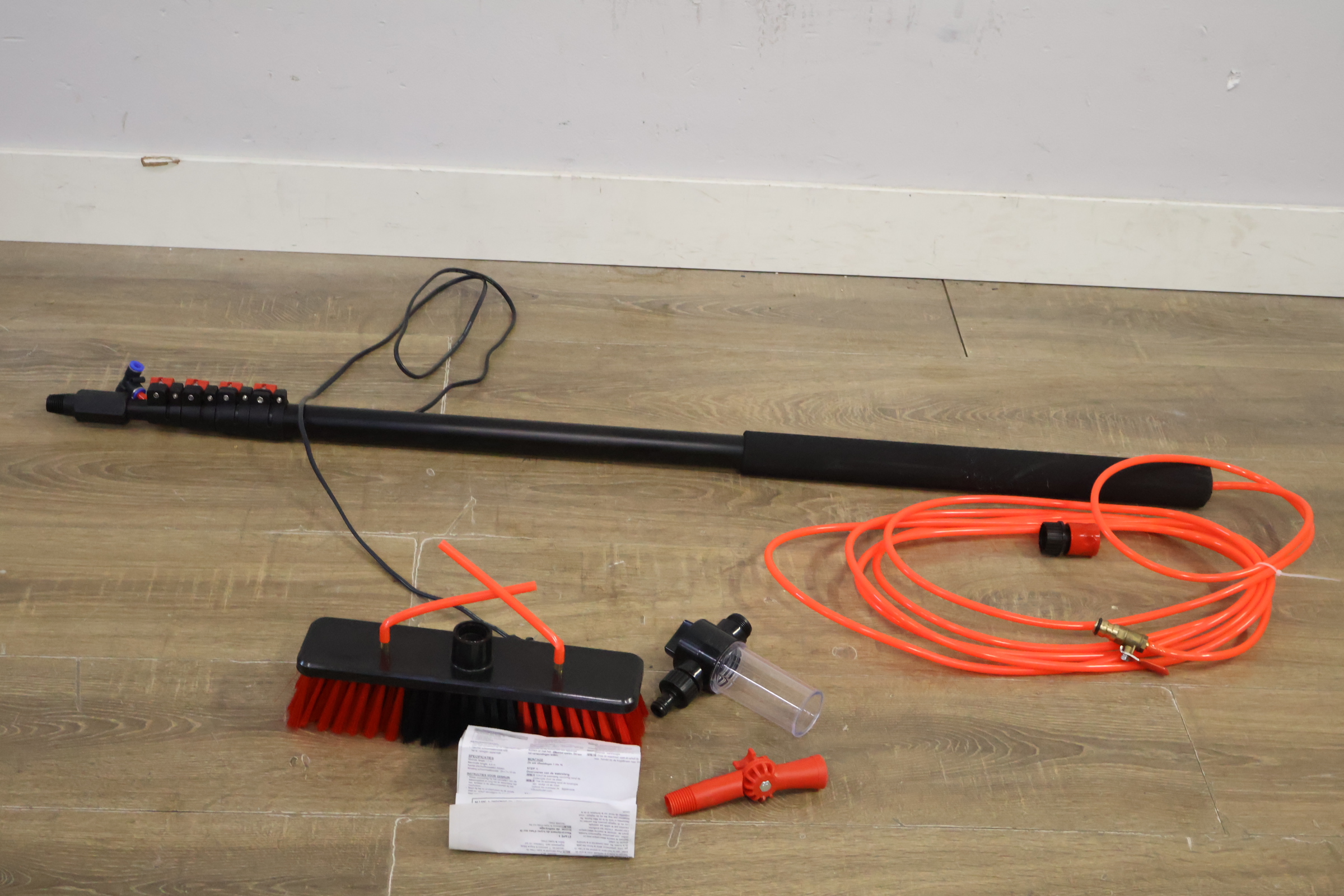 Telescopische wasborstel met slang en toebehoren – foto 15 – kavel bij GSD Auctions, Zoeterwoude