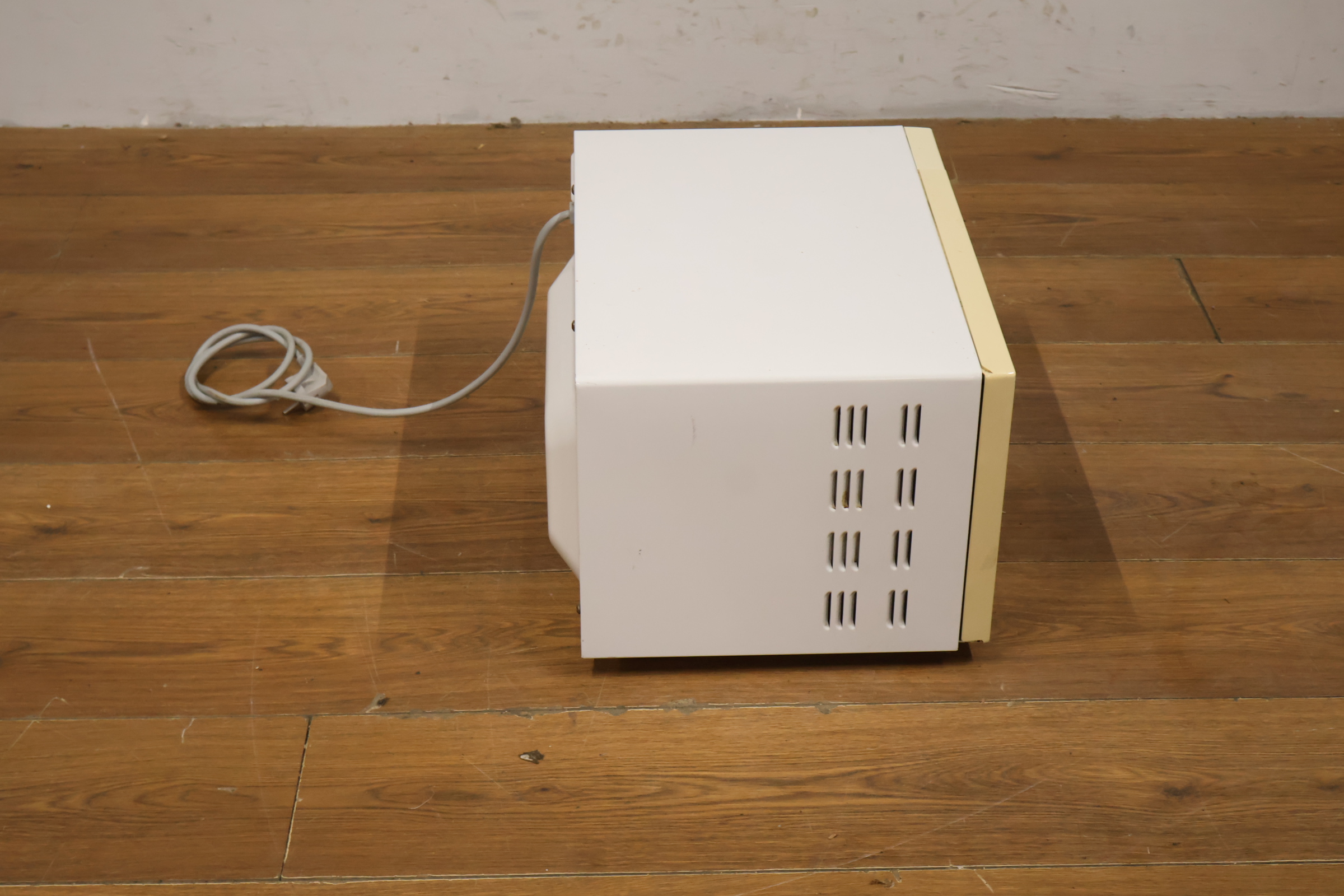 Sharp magnetron – foto 3 – kavel bij GSD Auctions, Zoeterwoude