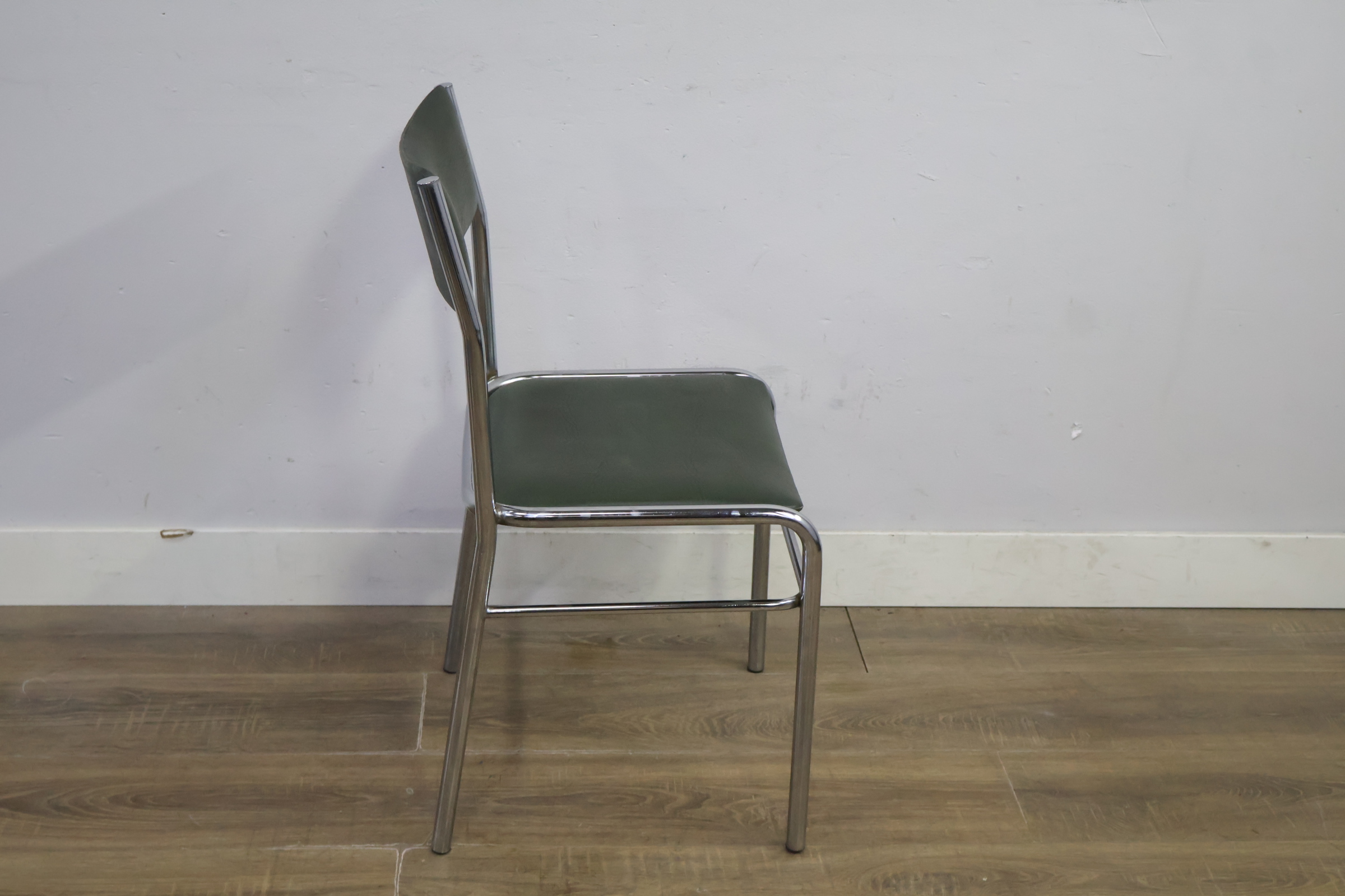 Vintage eetkamerstoel in Bauhaus-stijl – foto 3 – kavel bij GSD Auctions, Zoeterwoude