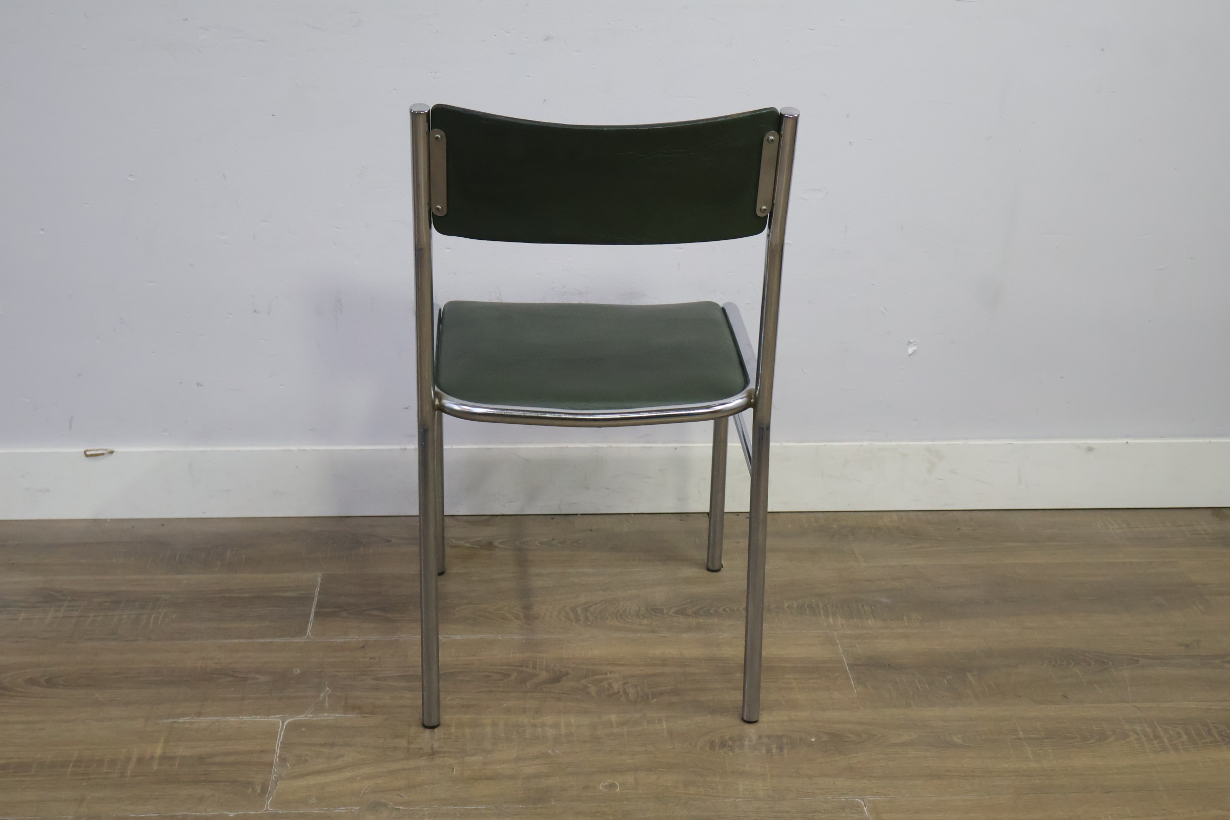 Vintage eetkamerstoel in Bauhaus-stijl – foto 5 – kavel bij GSD Auctions, Zoeterwoude