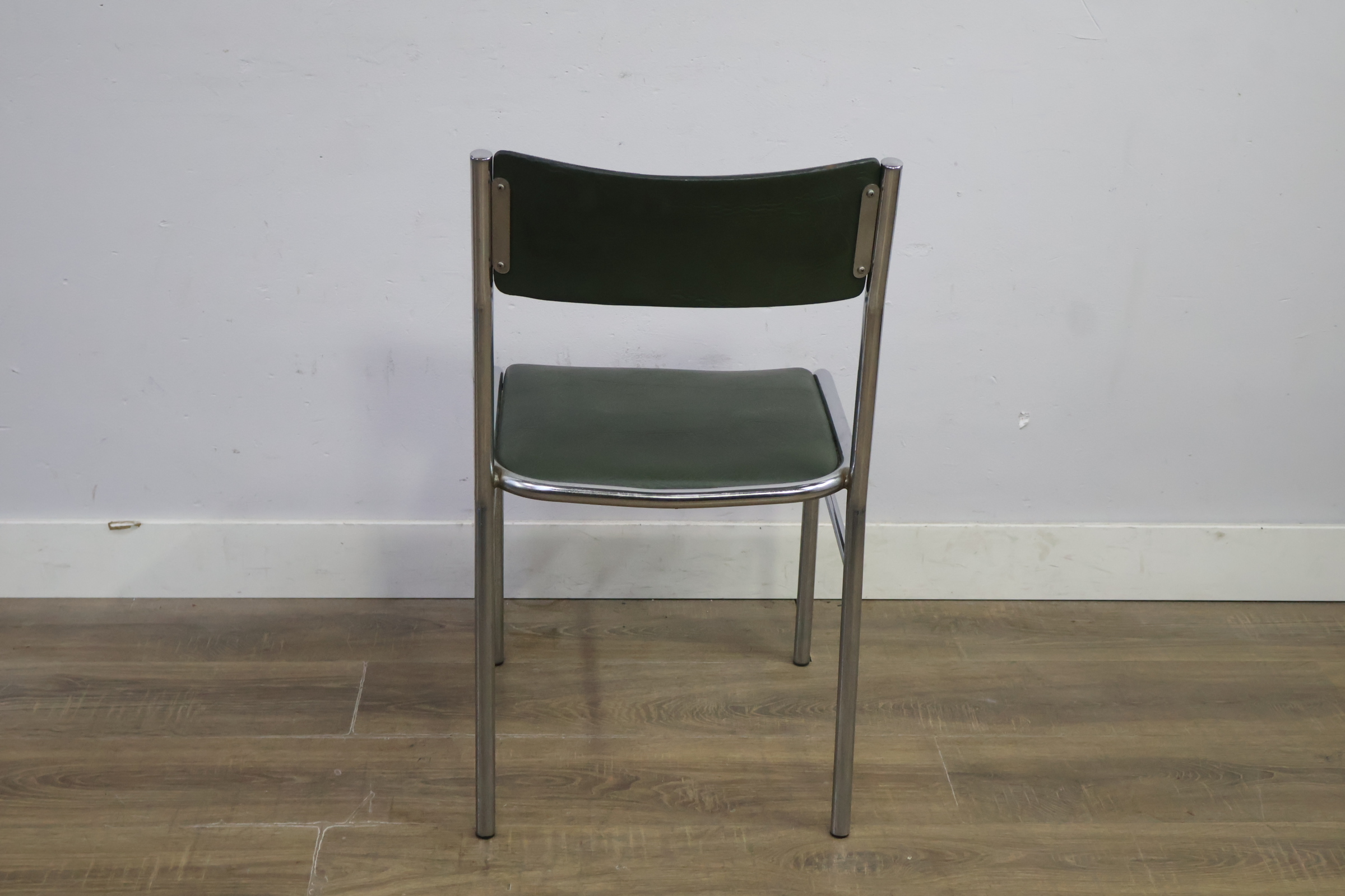 Vintage eetkamerstoel in Bauhaus-stijl – foto 6 – kavel bij GSD Auctions, Zoeterwoude