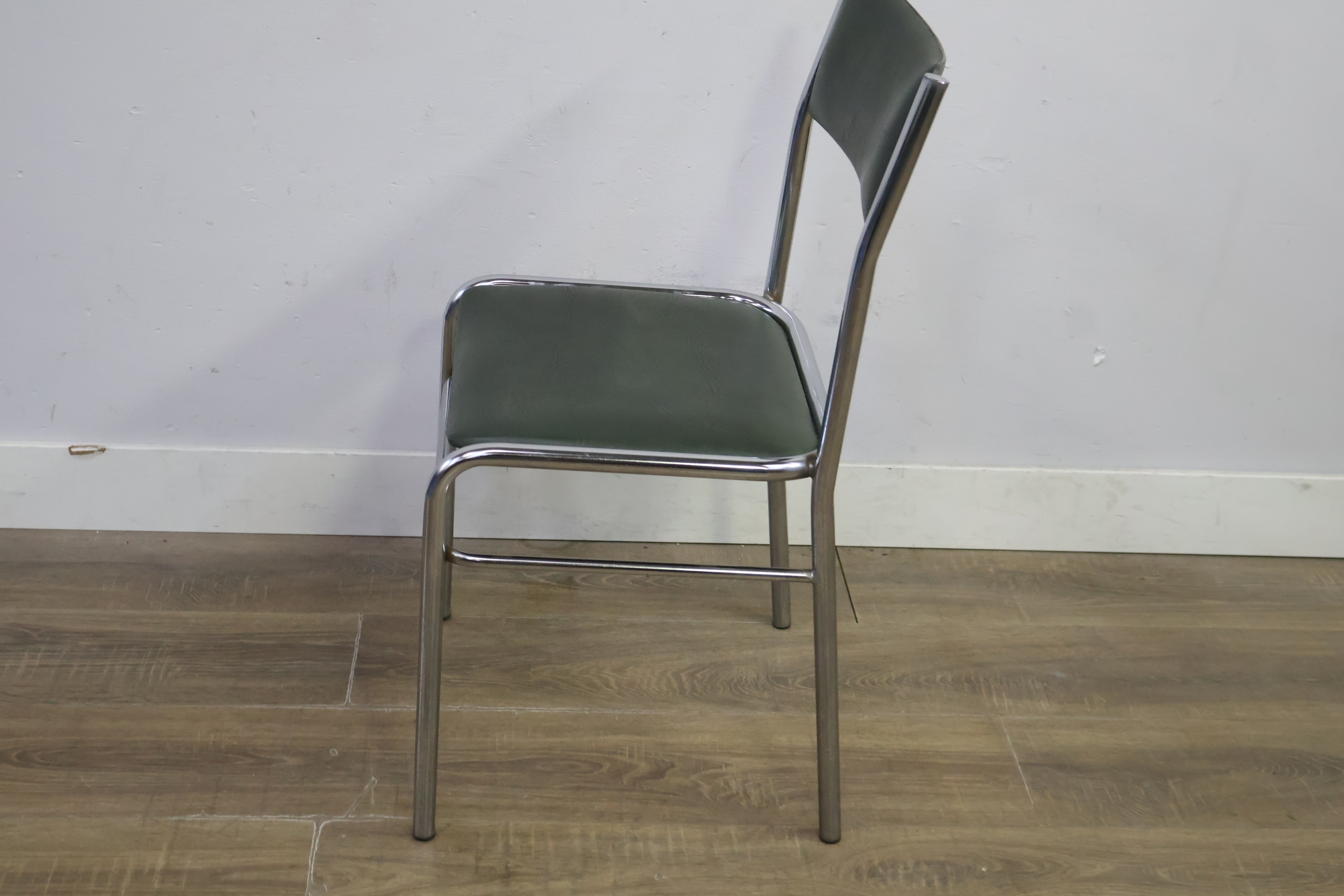 Vintage eetkamerstoel in Bauhaus-stijl – foto 8 – kavel bij GSD Auctions, Zoeterwoude