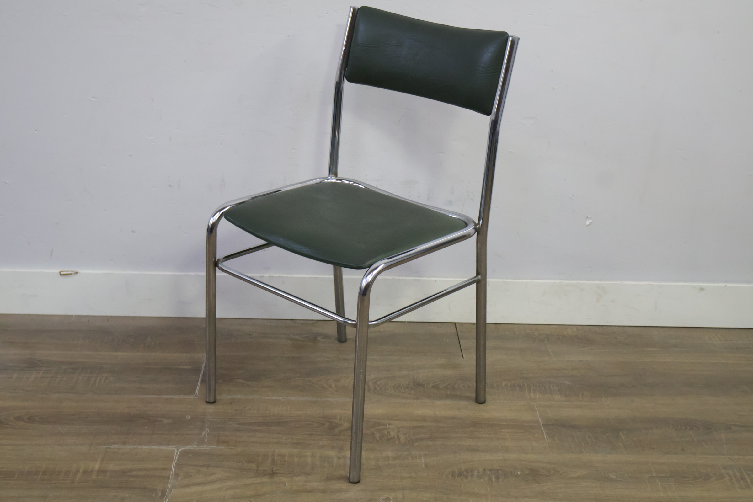 Vintage eetkamerstoel in Bauhaus-stijl – foto 9 – kavel bij GSD Auctions, Zoeterwoude