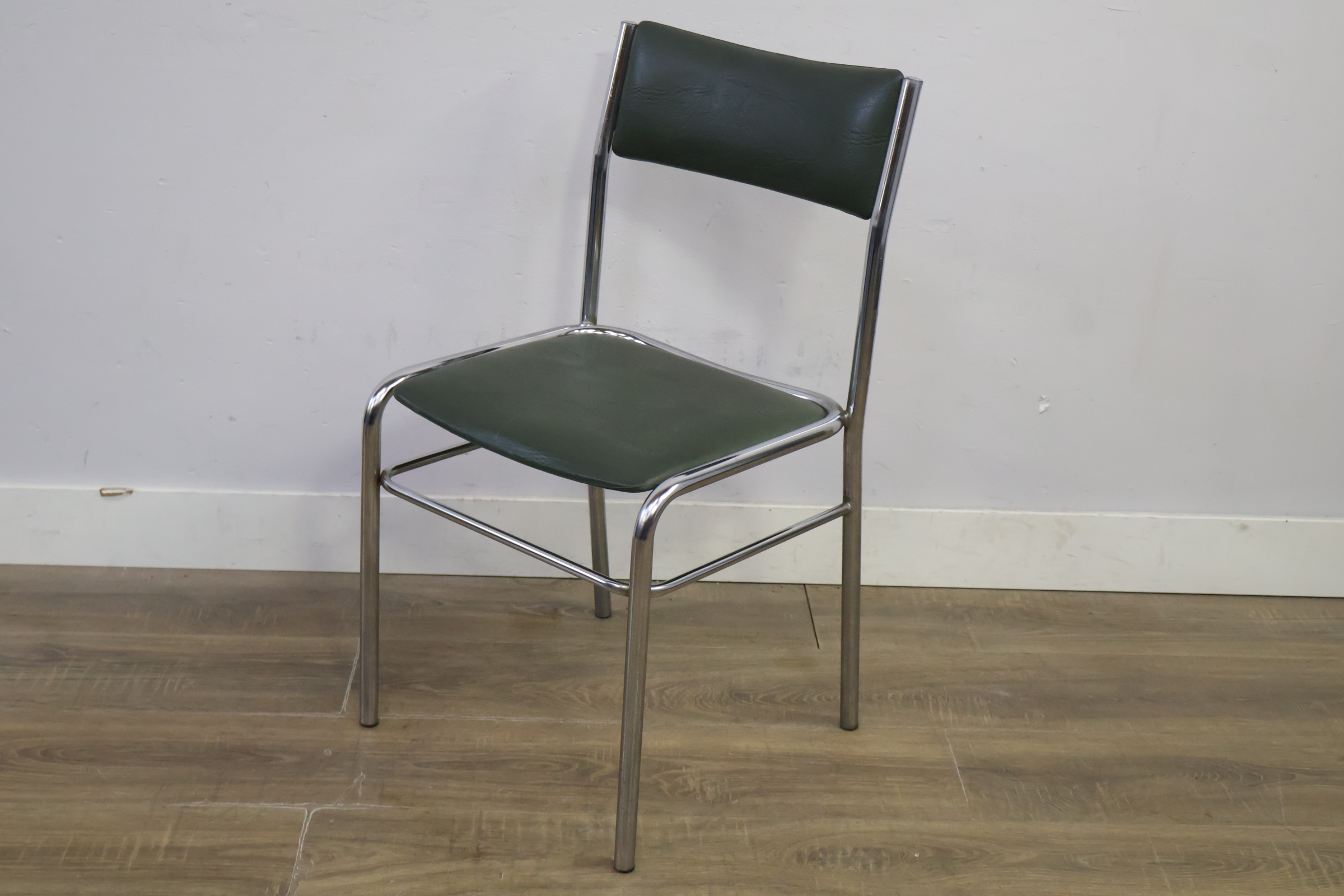 Vintage eetkamerstoel in Bauhaus-stijl – foto 10 – kavel bij GSD Auctions, Zoeterwoude