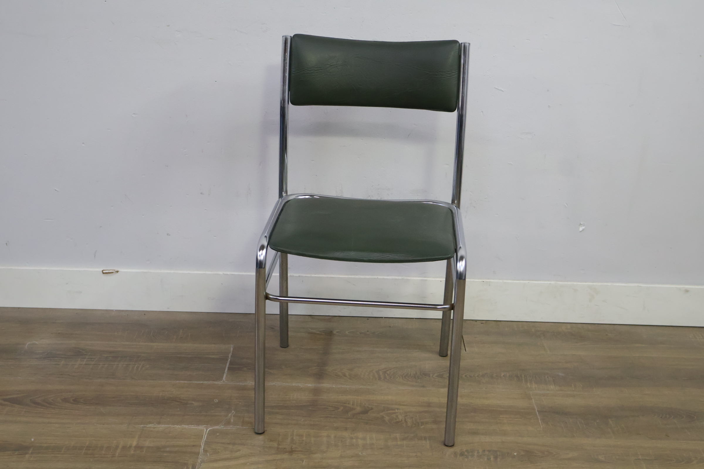 Vintage eetkamerstoel in Bauhaus-stijl – foto 11 – kavel bij GSD Auctions, Zoeterwoude
