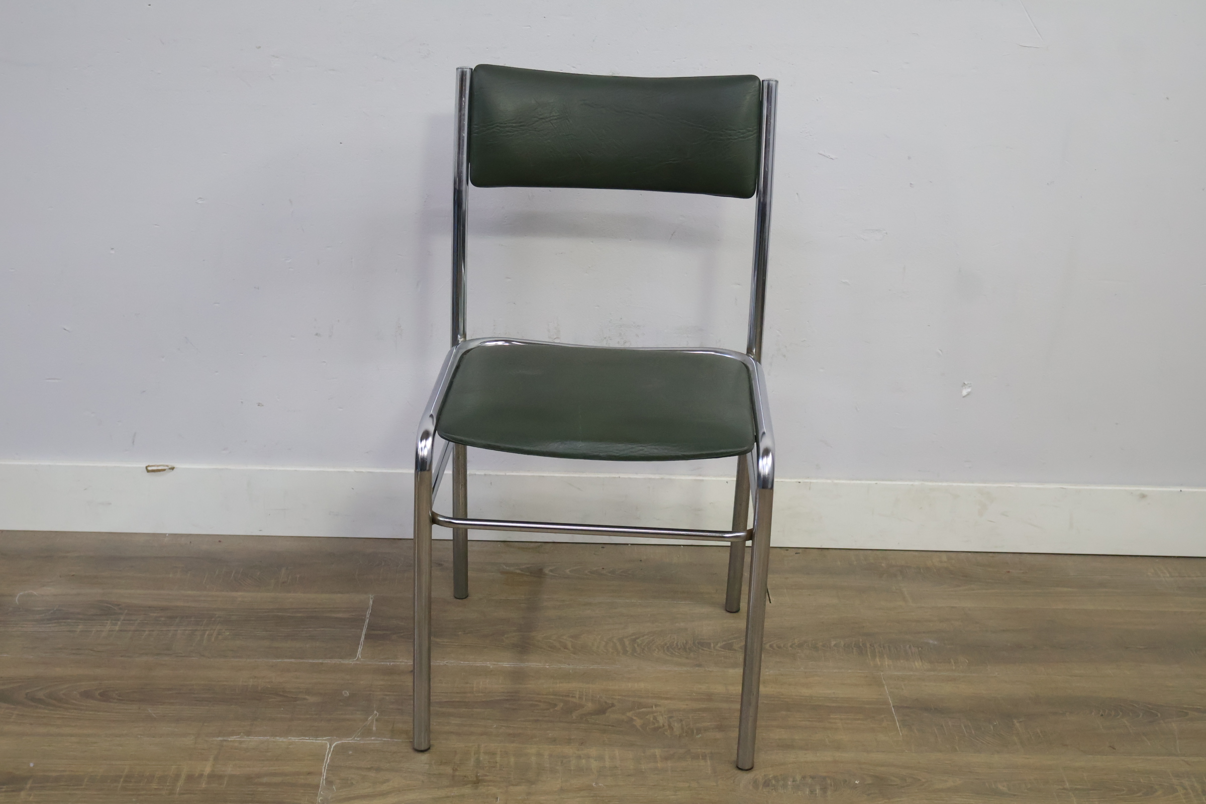 Vintage eetkamerstoel in Bauhaus-stijl – foto 12 – kavel bij GSD Auctions, Zoeterwoude