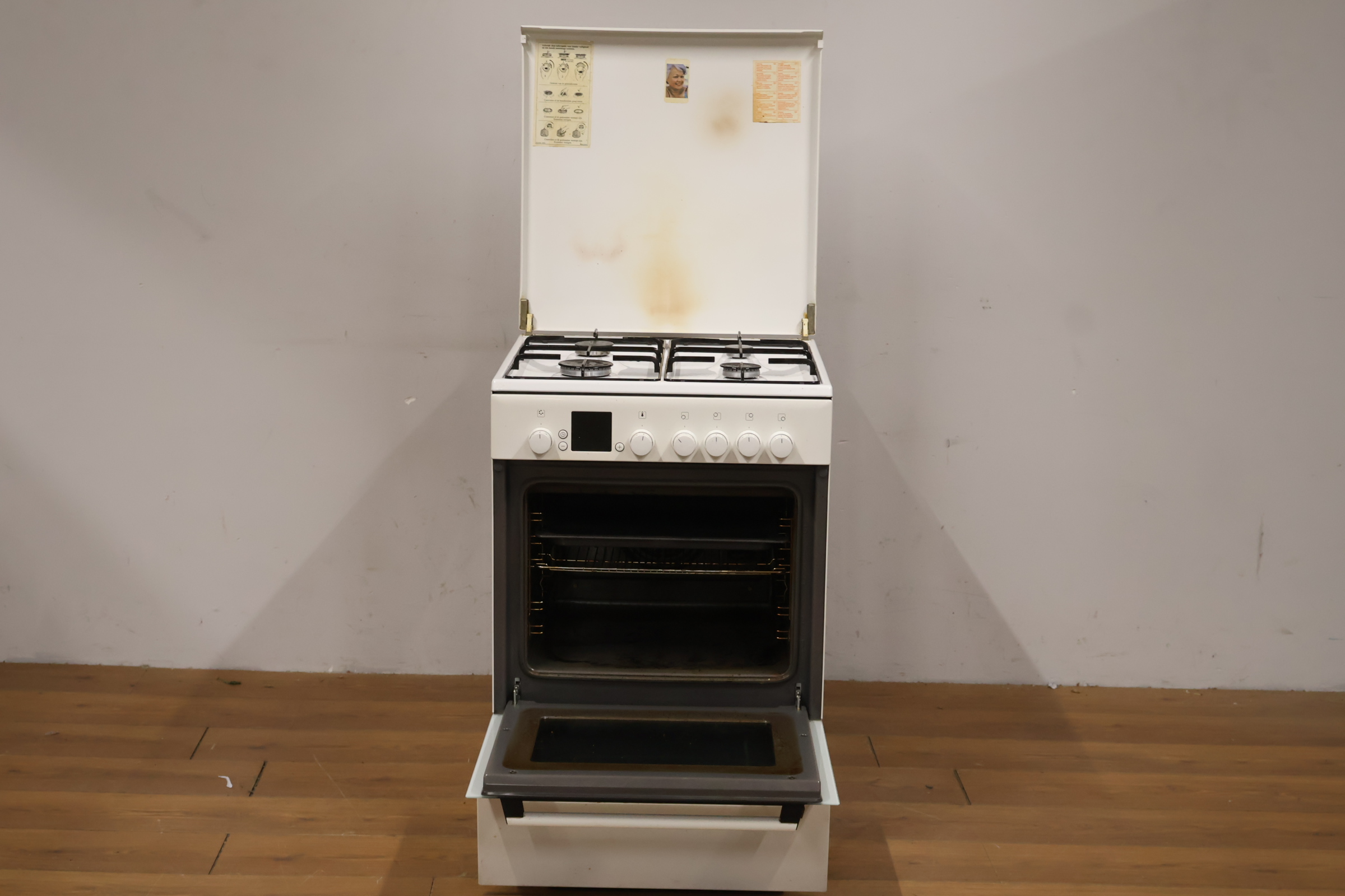 Bosch gasfornuis met oven – foto 16 – kavel bij GSD Auctions, Zoeterwoude