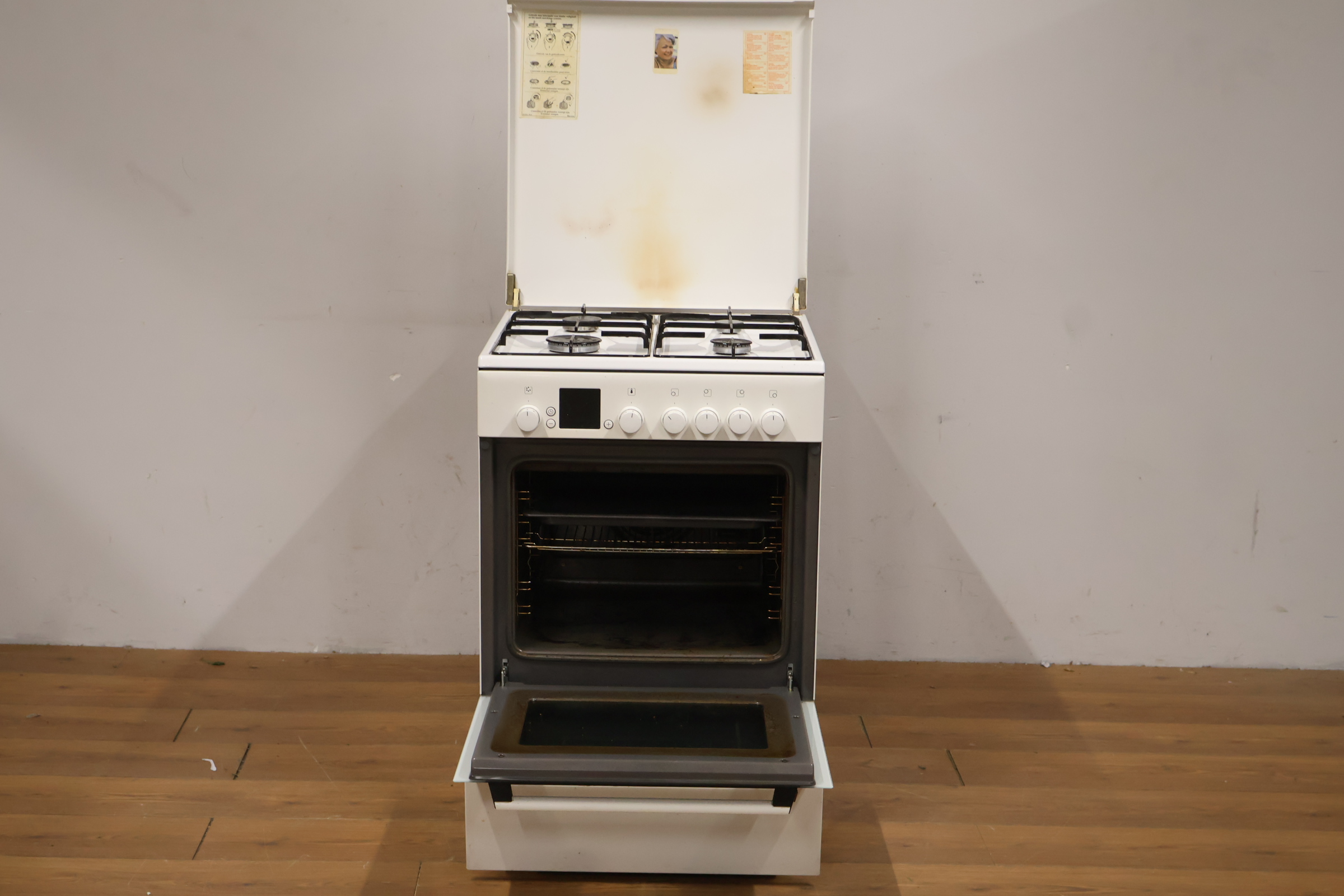 Bosch gasfornuis met oven – foto 17 – kavel bij GSD Auctions, Zoeterwoude