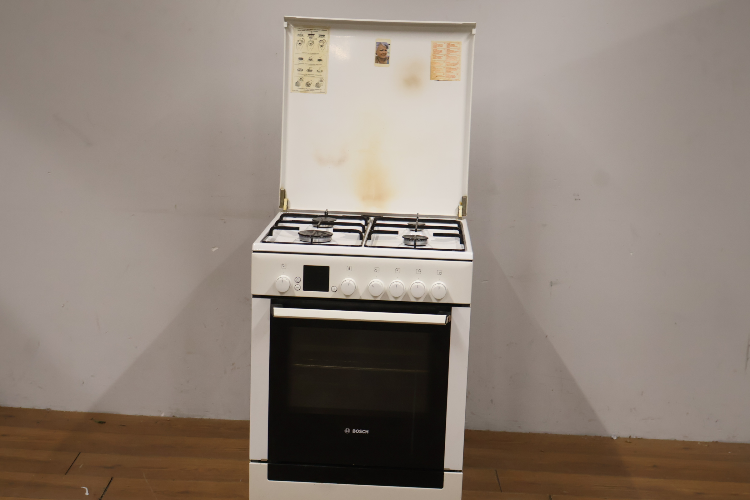 Bosch gasfornuis met oven – foto 21 – kavel bij GSD Auctions, Zoeterwoude