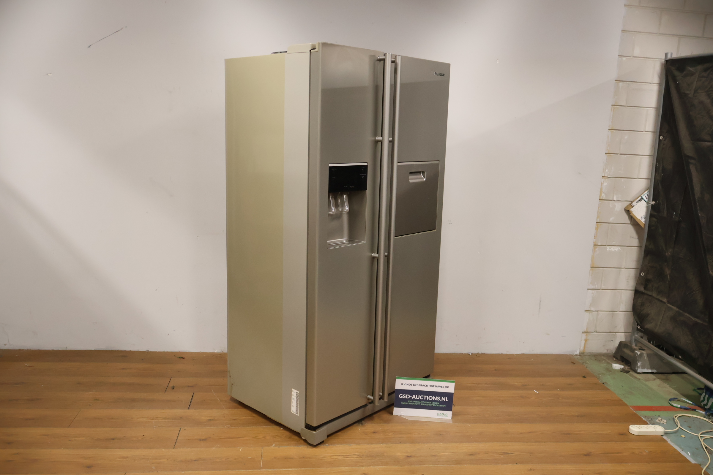 Samsung Amerikaanse koelkast met ijs- en waterdispenser – foto 2 – kavel bij GSD Auctions, Zoeterwoude