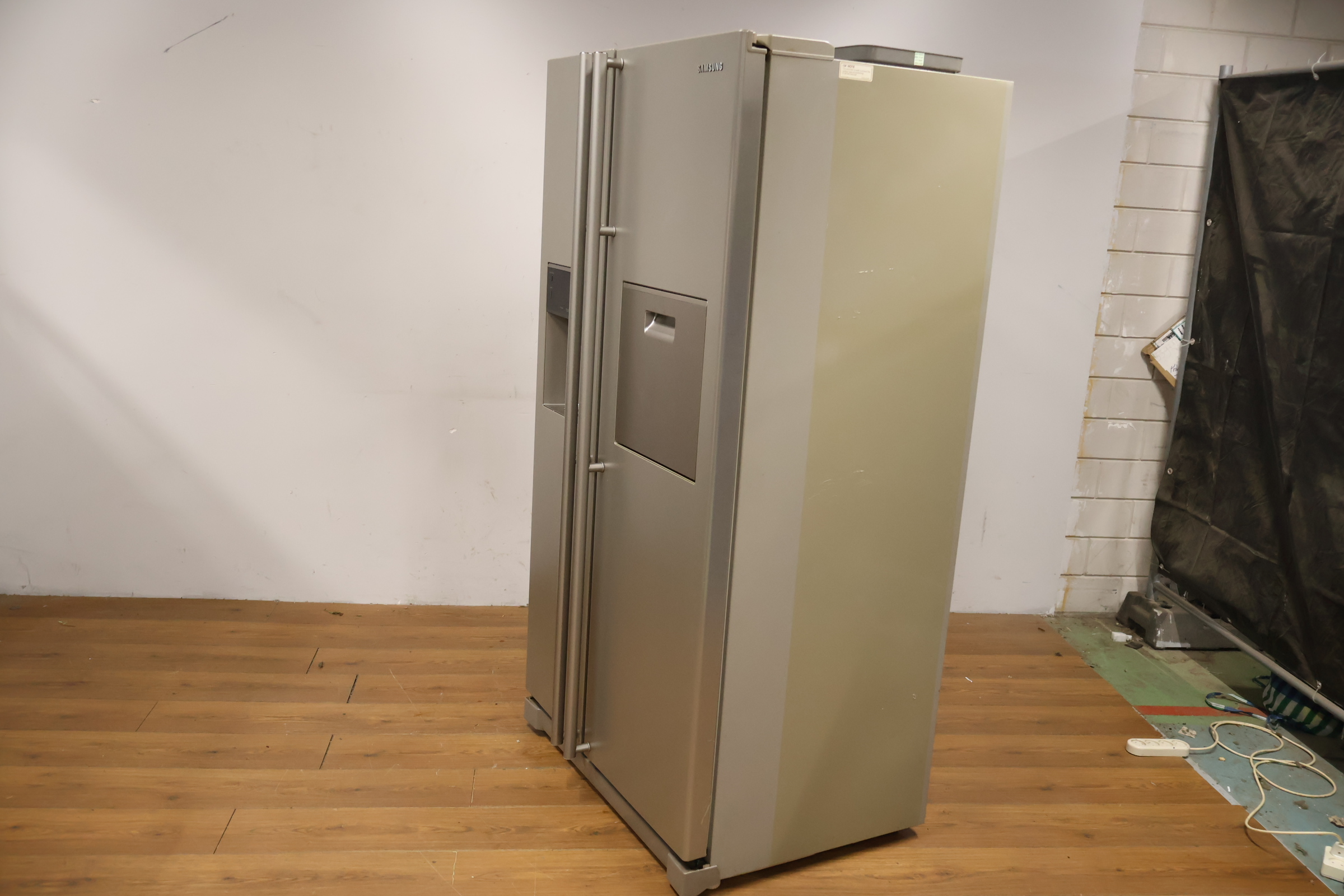 Samsung Amerikaanse koelkast met ijs- en waterdispenser – foto 11 – kavel bij GSD Auctions, Zoeterwoude