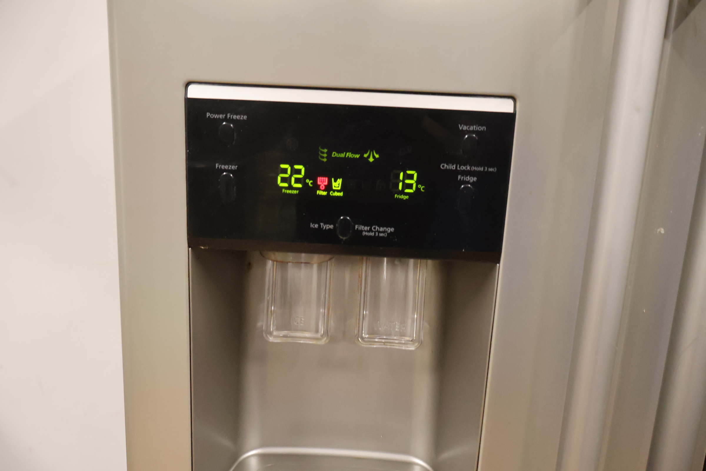 Samsung Amerikaanse koelkast met ijs- en waterdispenser – foto 16 – kavel bij GSD Auctions, Zoeterwoude