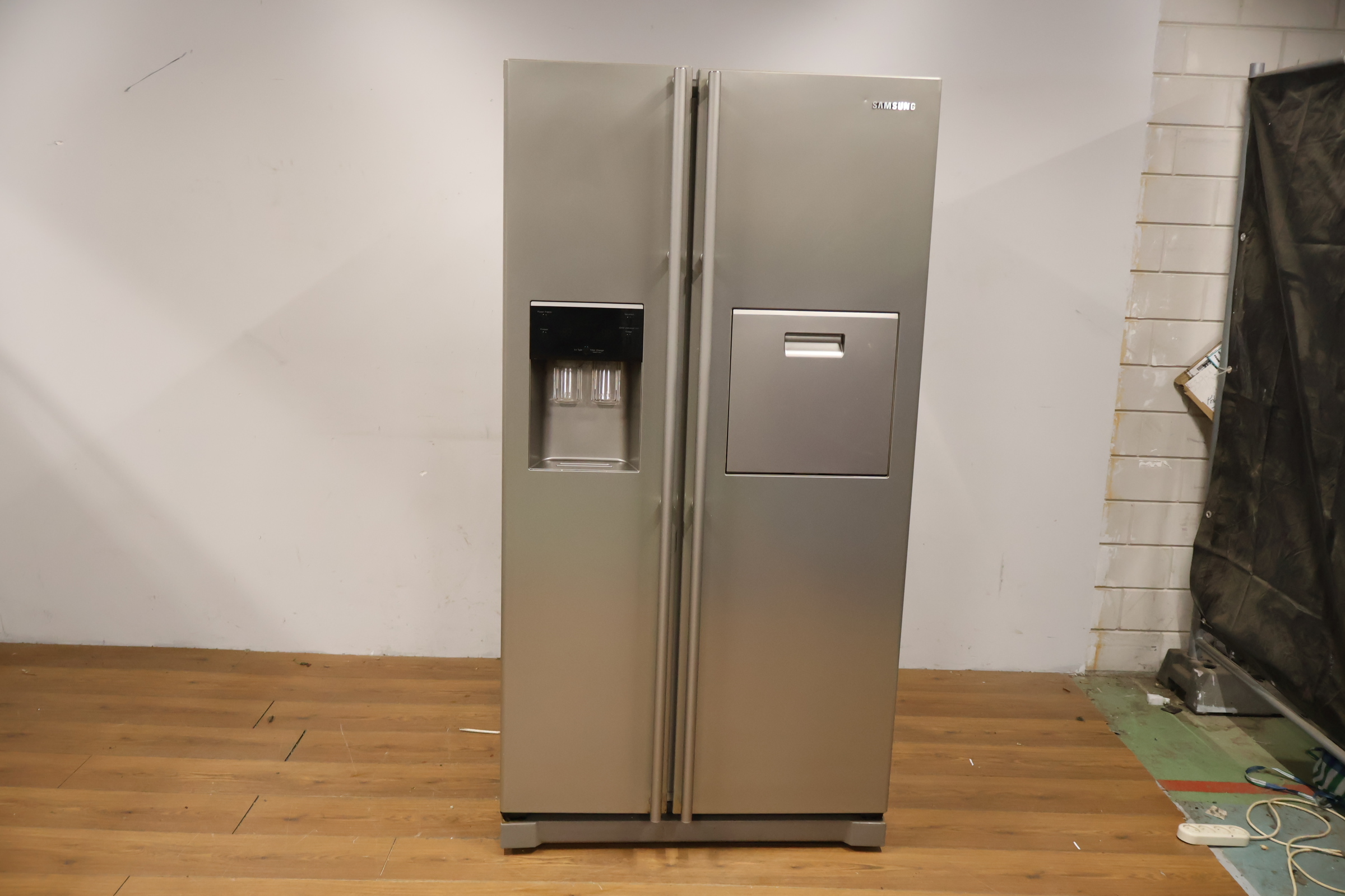 Samsung Amerikaanse koelkast met ijs- en waterdispenser – foto 17 – kavel bij GSD Auctions, Zoeterwoude