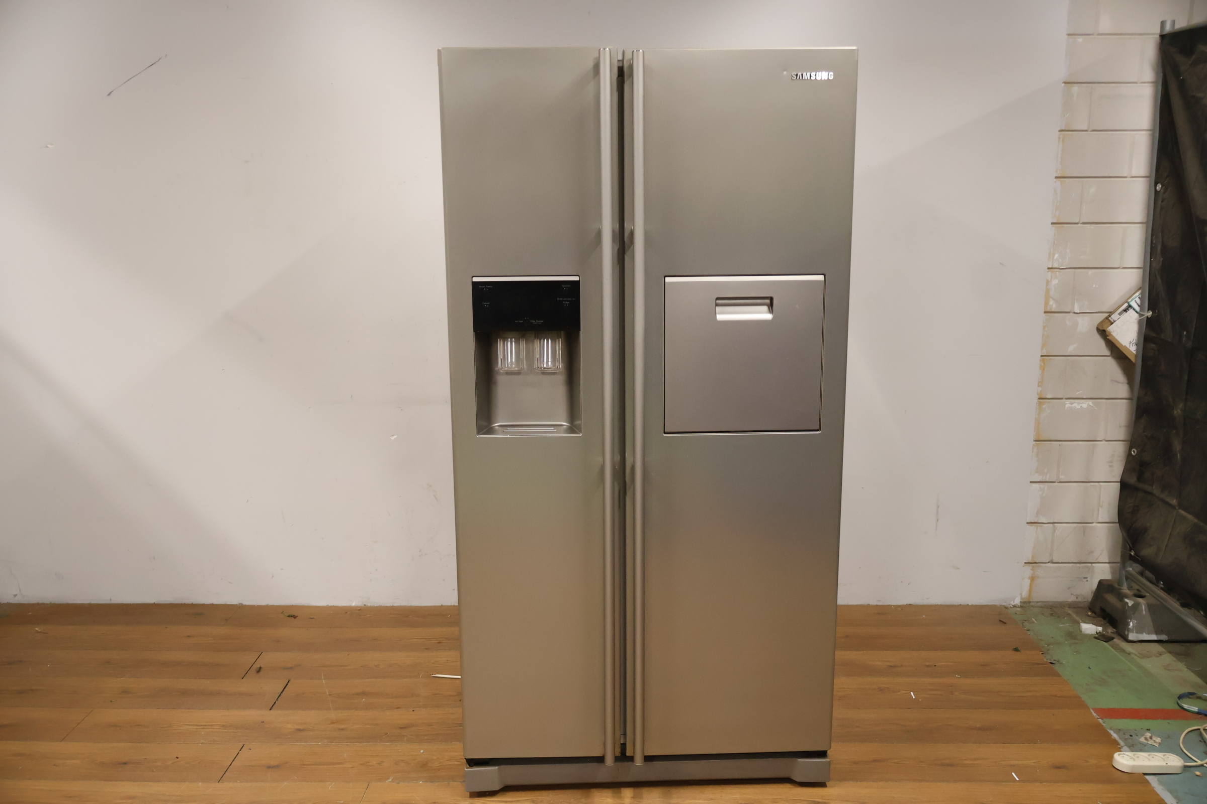 Samsung Amerikaanse koelkast met ijs- en waterdispenser – foto 18 – kavel bij GSD Auctions, Zoeterwoude