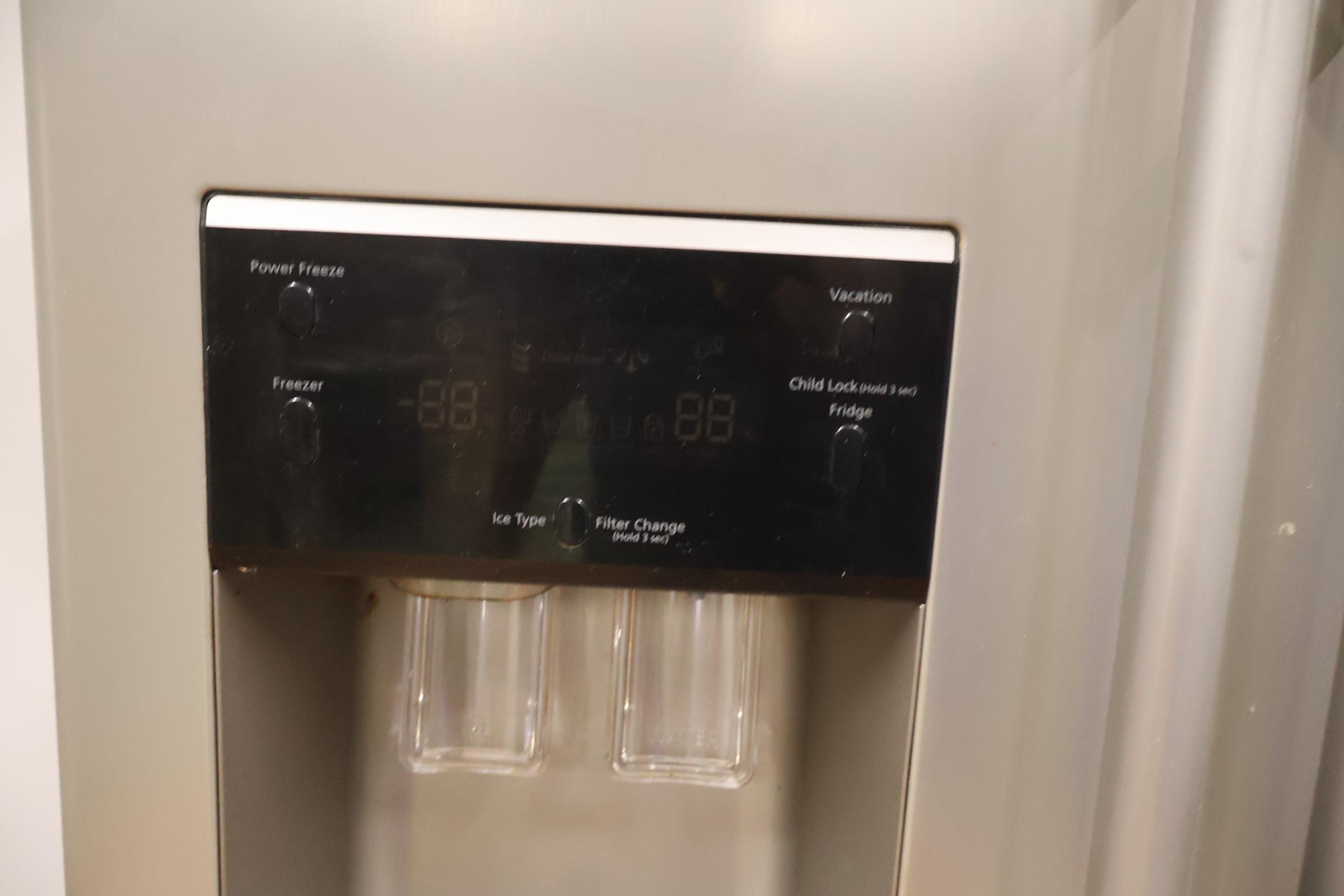 Samsung Amerikaanse koelkast met ijs- en waterdispenser – foto 19 – kavel bij GSD Auctions, Zoeterwoude