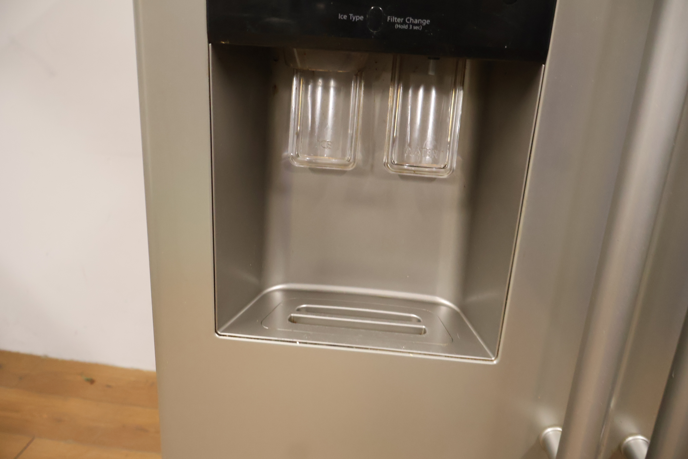 Samsung Amerikaanse koelkast met ijs- en waterdispenser – foto 20 – kavel bij GSD Auctions, Zoeterwoude