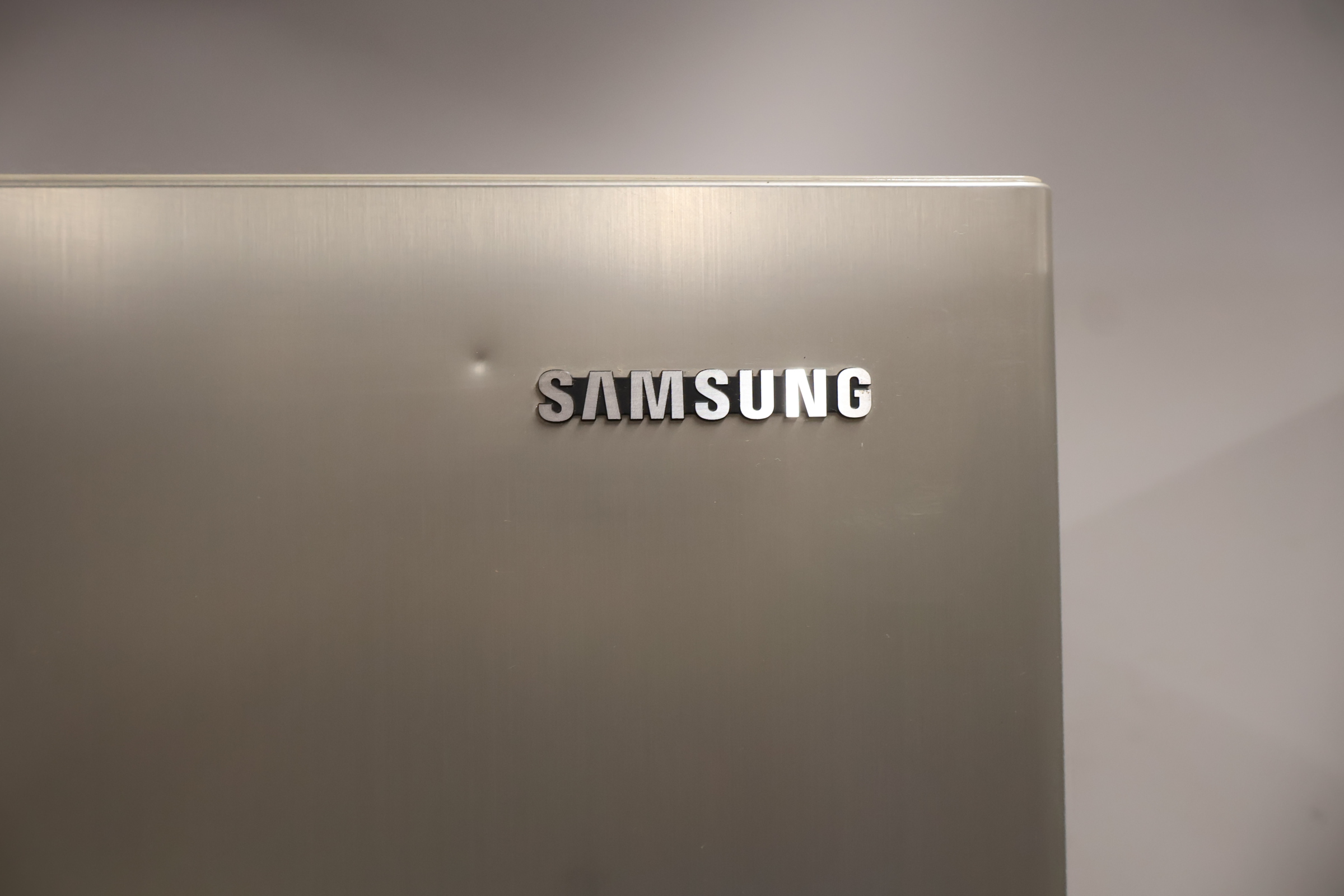 Samsung Amerikaanse koelkast met ijs- en waterdispenser – foto 21 – kavel bij GSD Auctions, Zoeterwoude