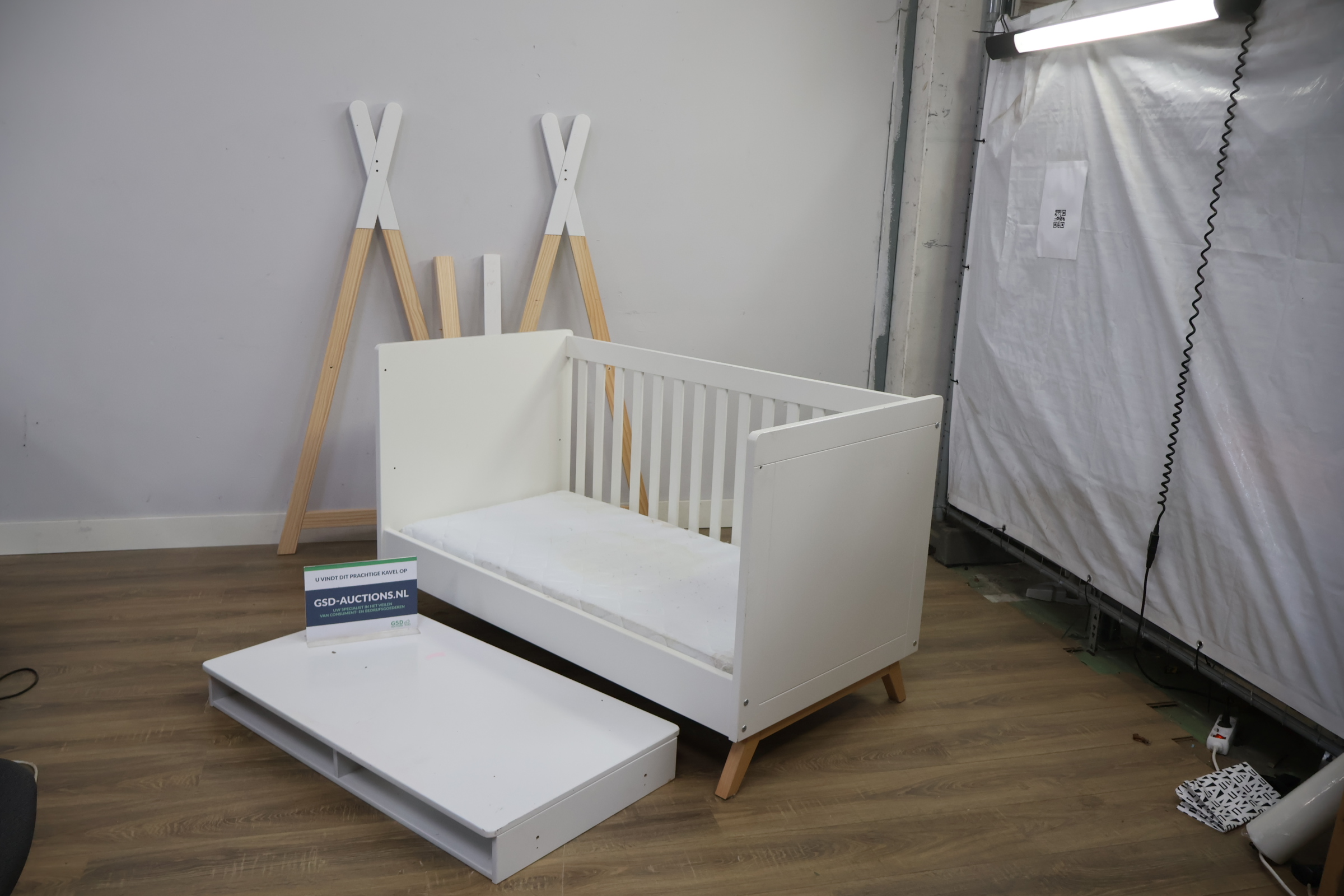 Ledikant met lattenbodem & Commode van Bopita – foto 2 – kavel bij GSD Auctions, Zoeterwoude