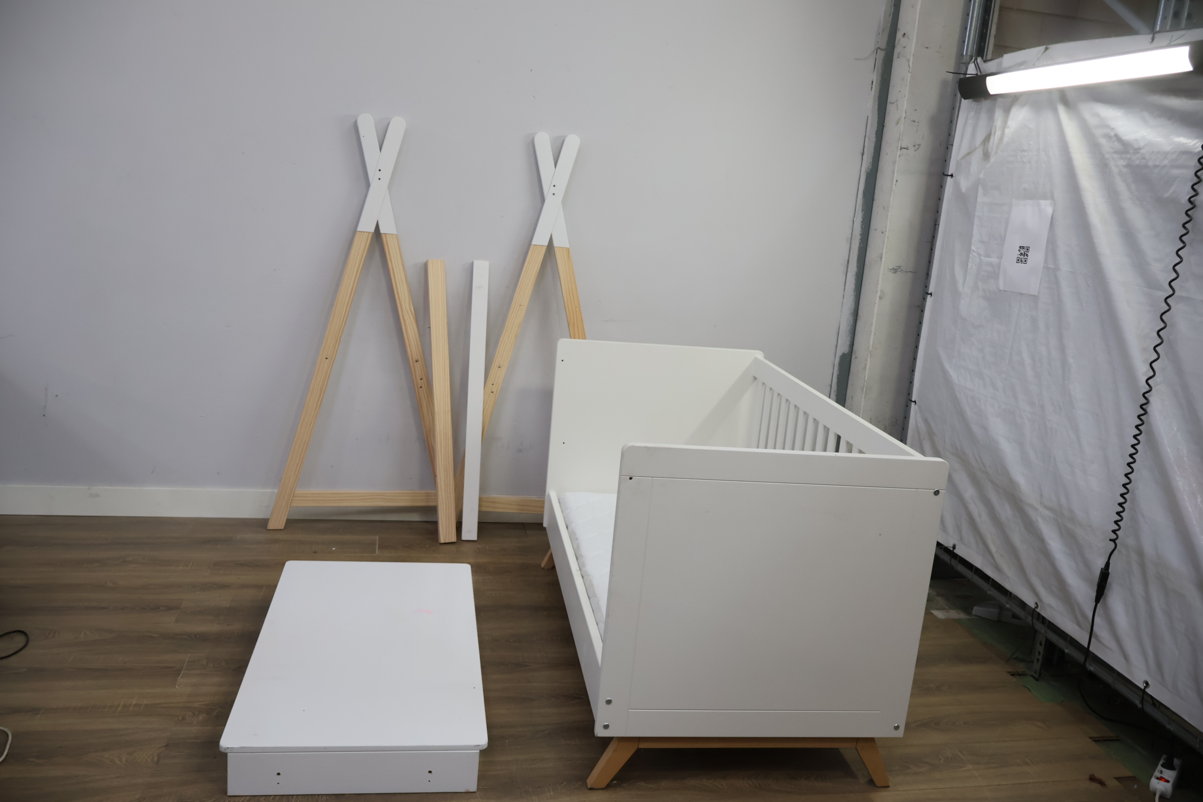 Ledikant met lattenbodem & Commode van Bopita – foto 11 – kavel bij GSD Auctions, Zoeterwoude