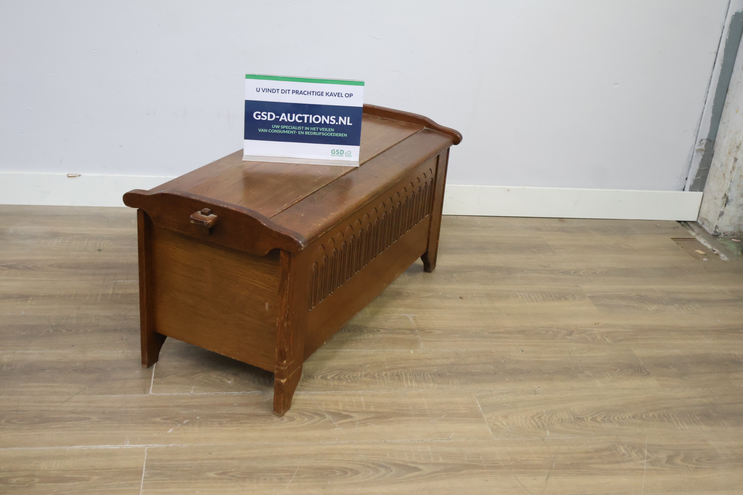 Eikenhouten dekenkist – foto 2 – kavel bij GSD Auctions, Zoeterwoude