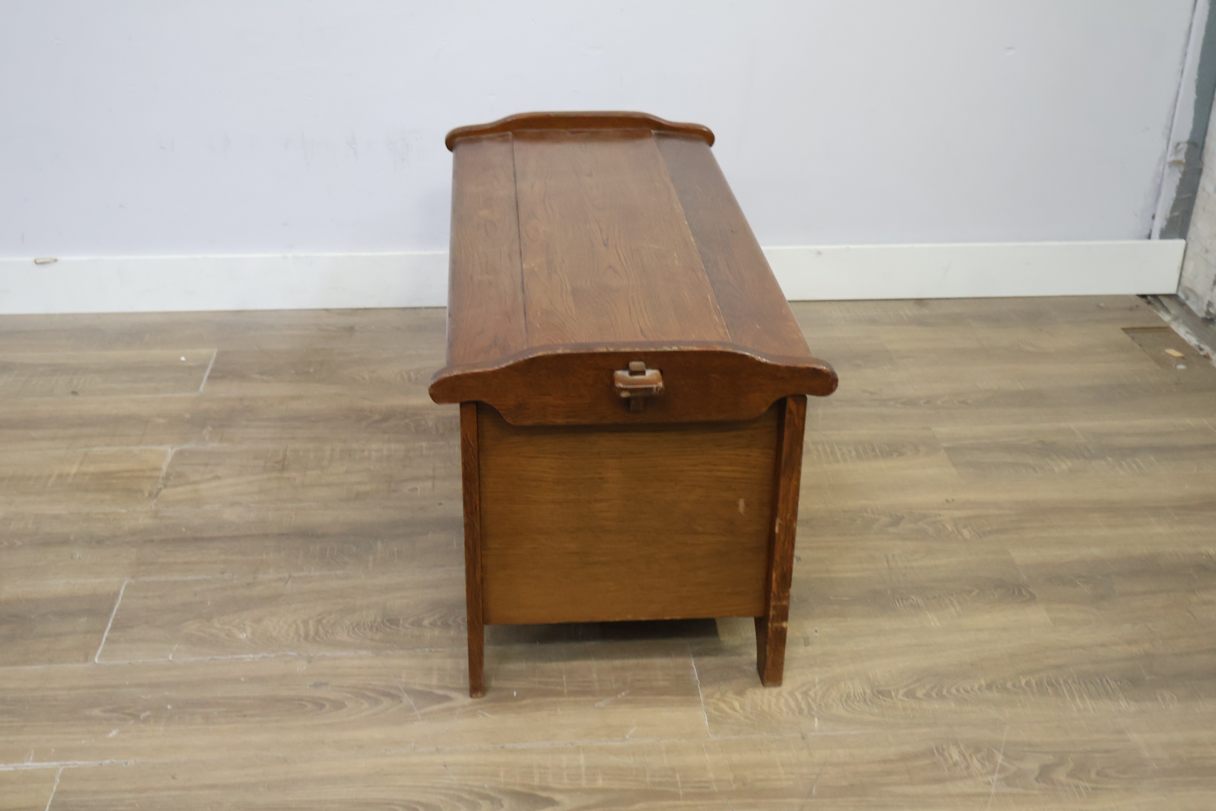 Eikenhouten dekenkist – foto 3 – kavel bij GSD Auctions, Zoeterwoude