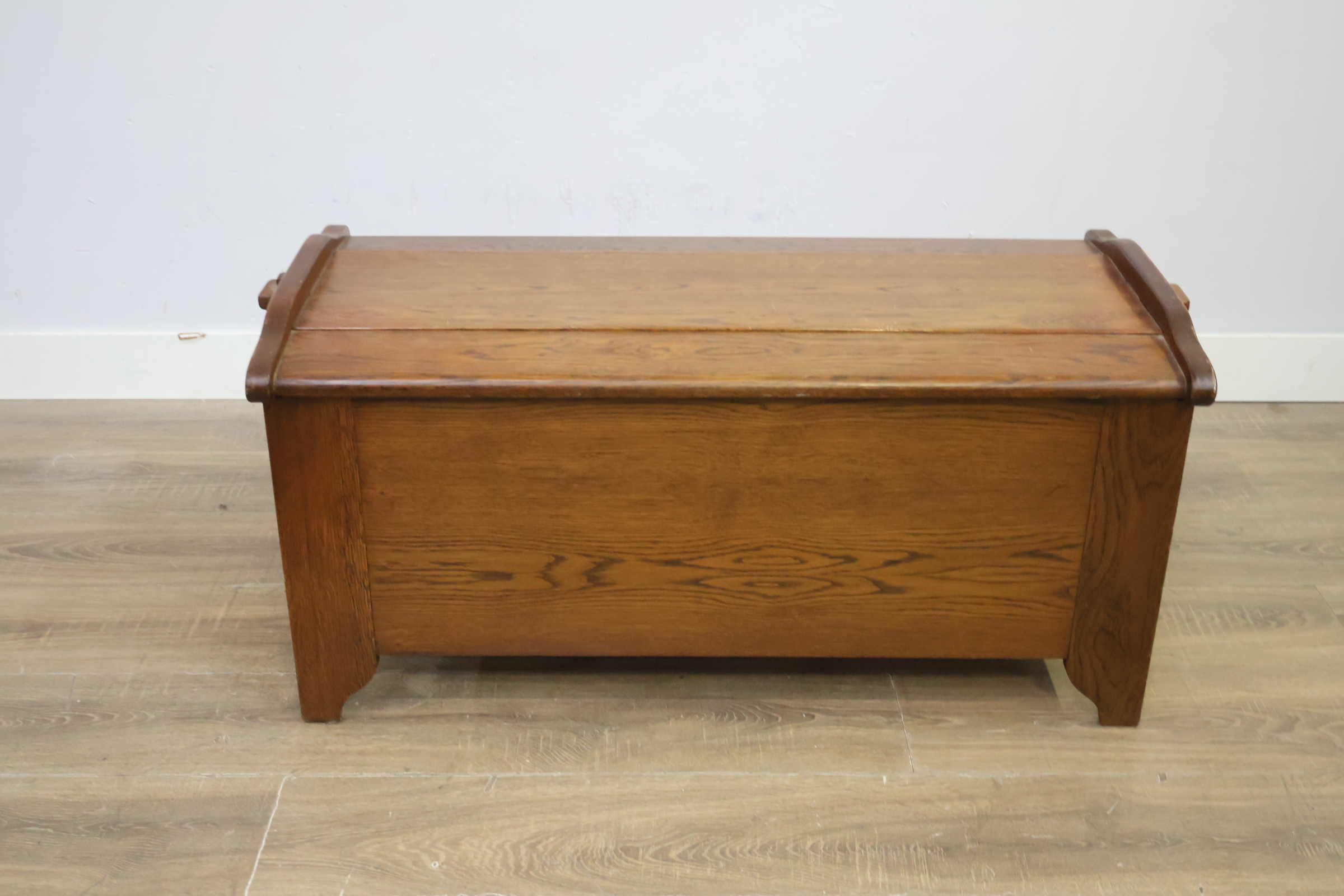 Eikenhouten dekenkist – foto 5 – kavel bij GSD Auctions, Zoeterwoude