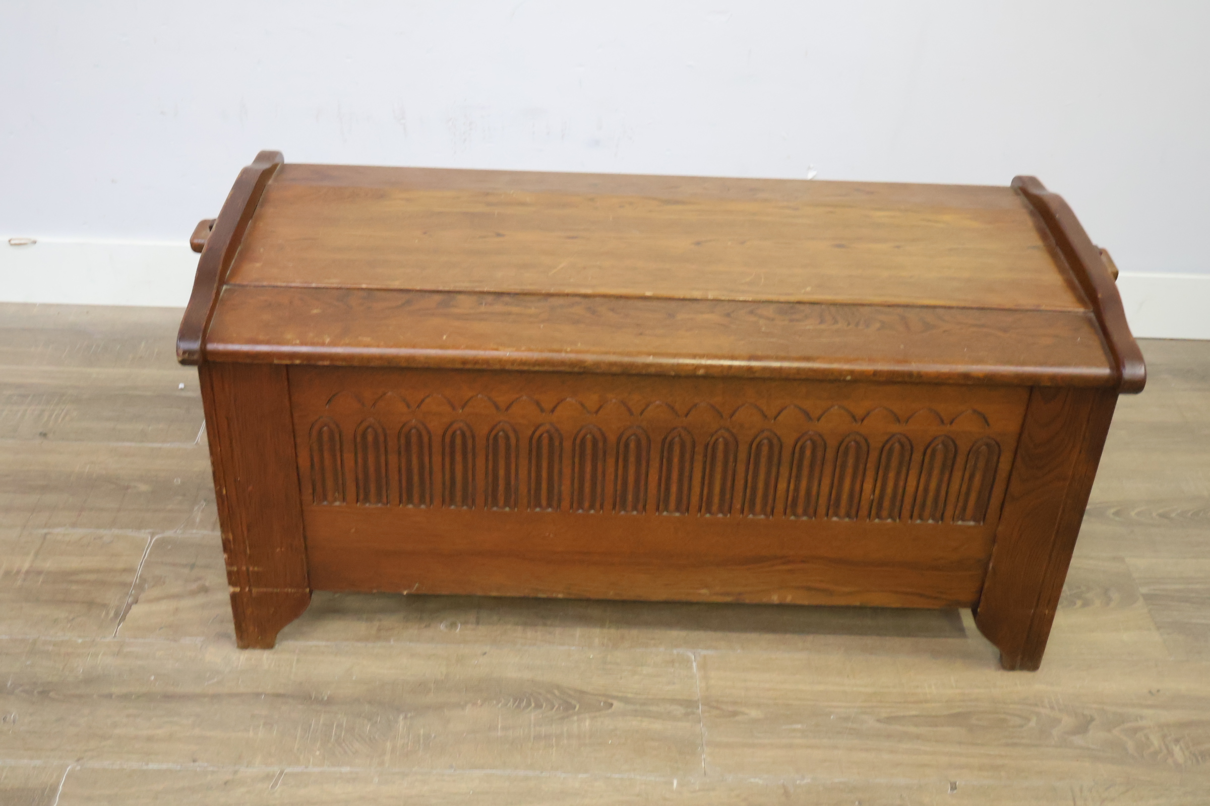 Eikenhouten dekenkist – foto 15 – kavel bij GSD Auctions, Zoeterwoude