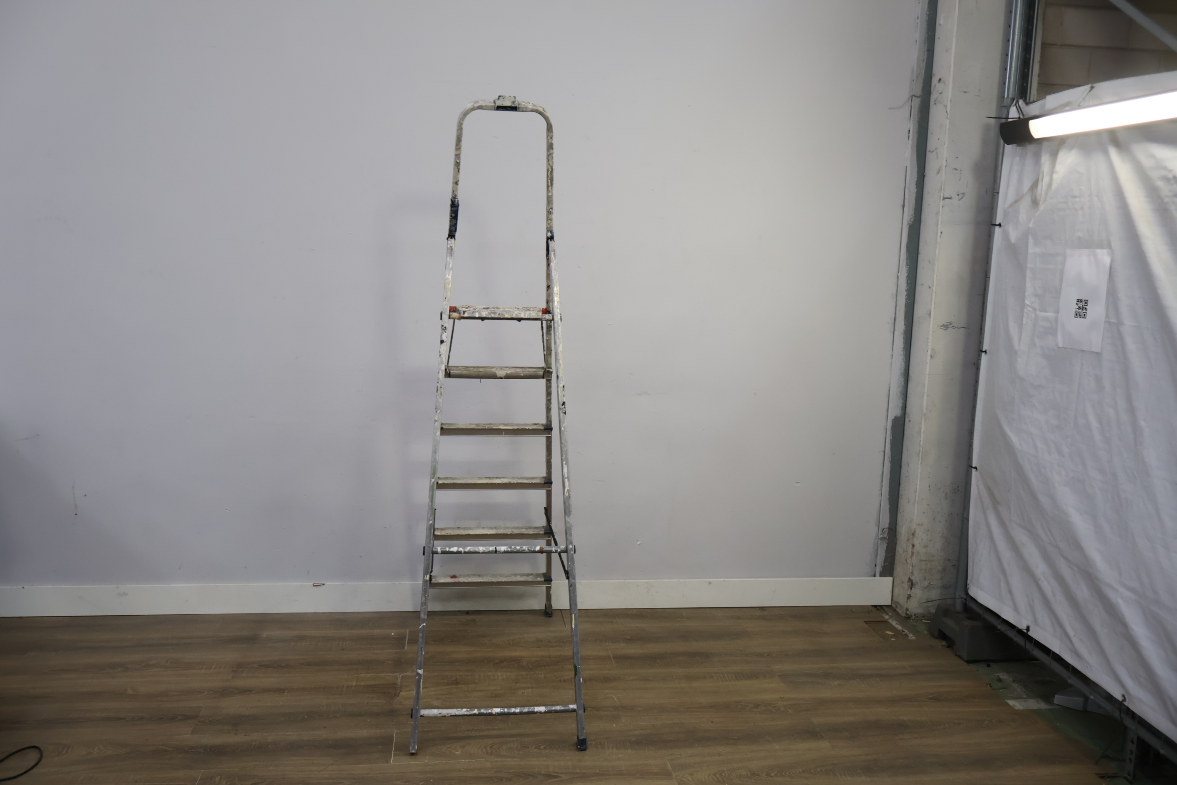 Altrex Aluminium trapladder met 6 treden – foto 5 – kavel bij GSD Auctions, Zoeterwoude