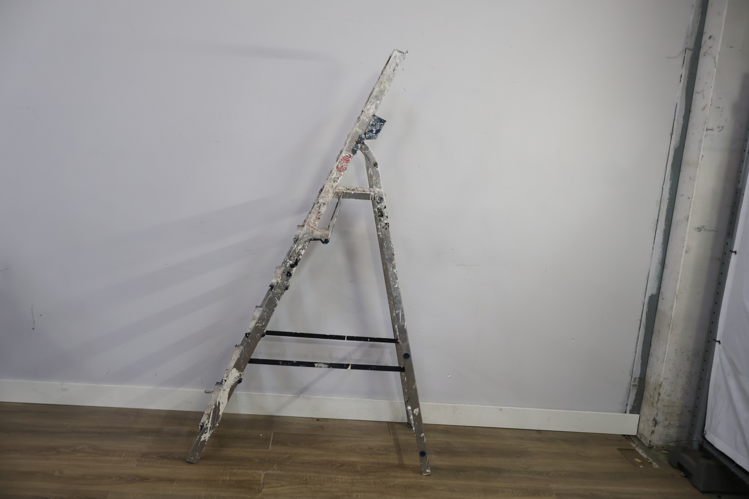 Altrex Aluminium trapladder met 6 treden – foto 7 – kavel bij GSD Auctions, Zoeterwoude