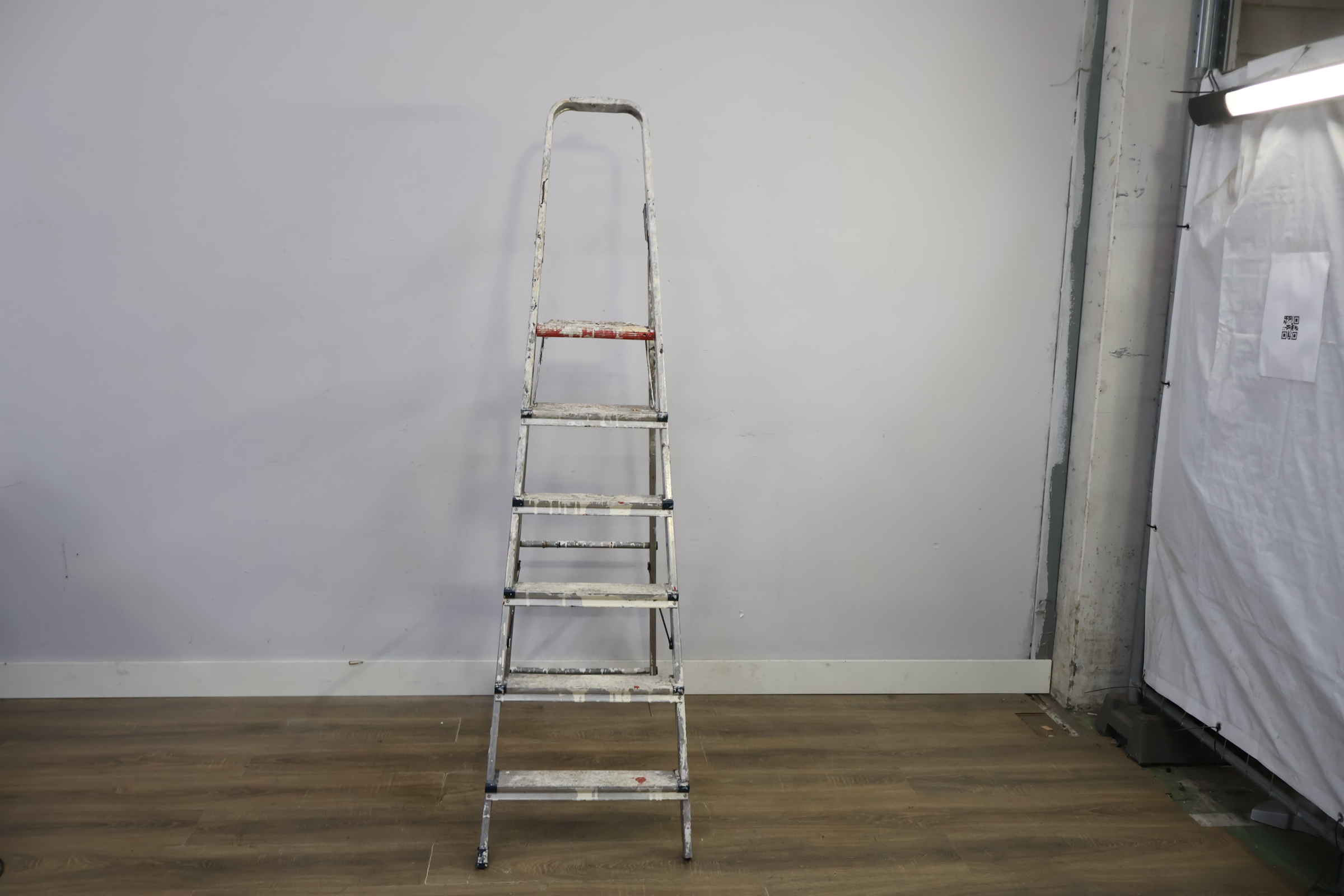 Altrex Aluminium trapladder met 6 treden – foto 13 – kavel bij GSD Auctions, Zoeterwoude