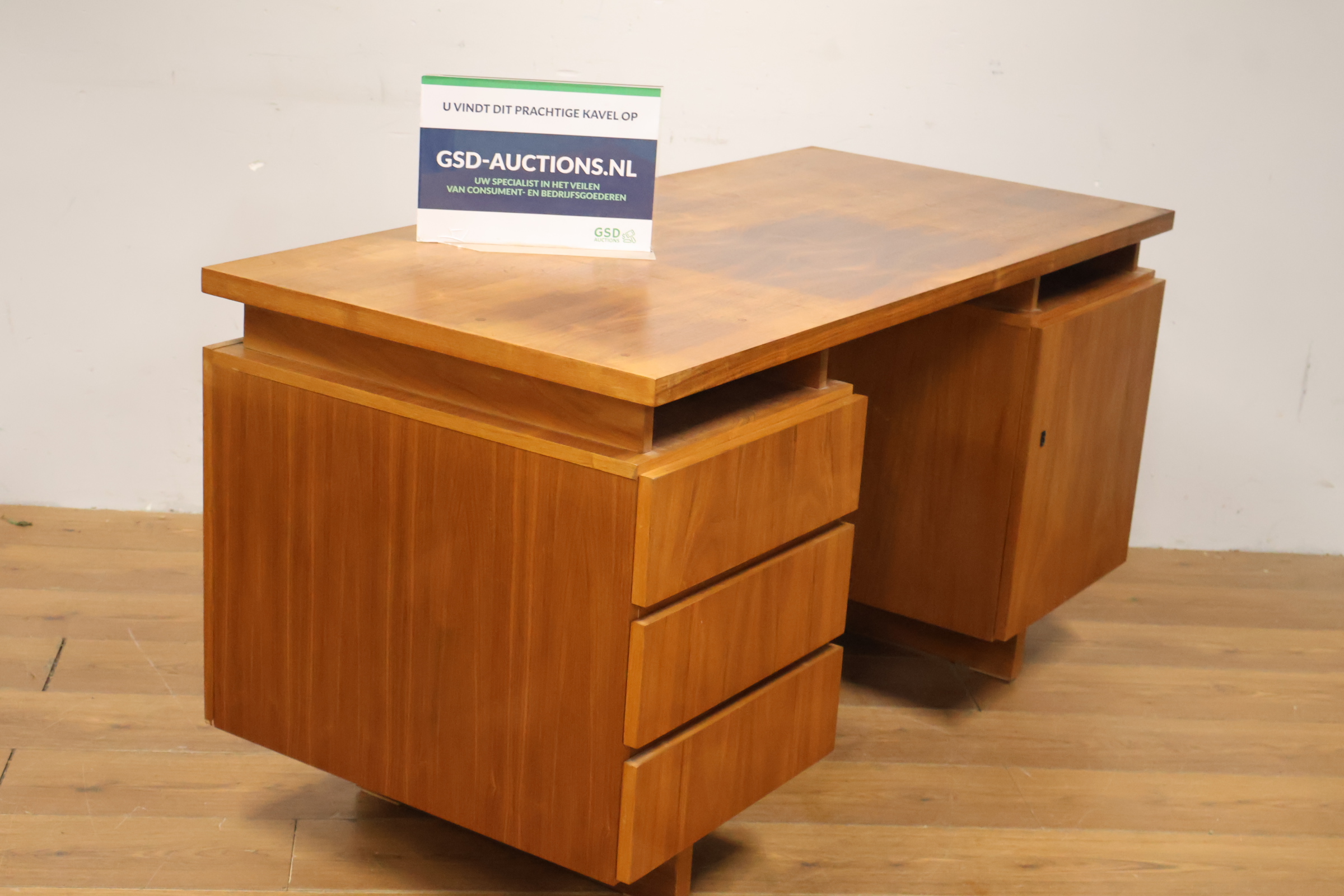 Vintage houten directiebureau - Jaren '60 – foto 2 – kavel bij GSD Auctions, Zoeterwoude
