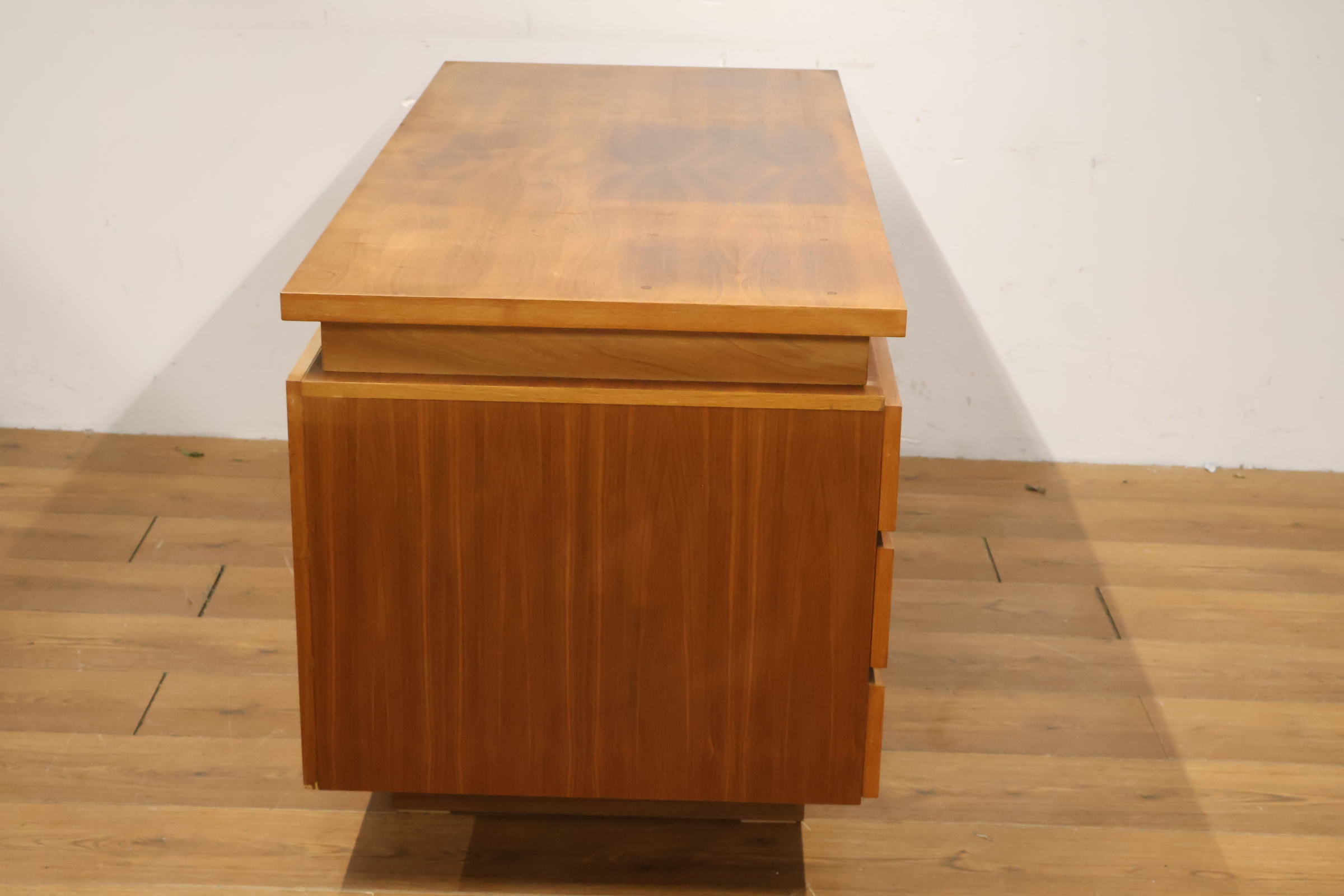 Vintage houten directiebureau - Jaren '60 – foto 3 – kavel bij GSD Auctions, Zoeterwoude