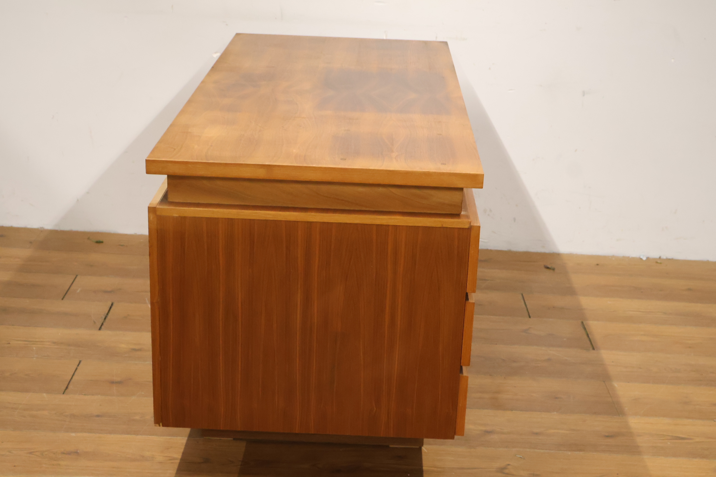 Vintage houten directiebureau - Jaren '60 – foto 4 – kavel bij GSD Auctions, Zoeterwoude