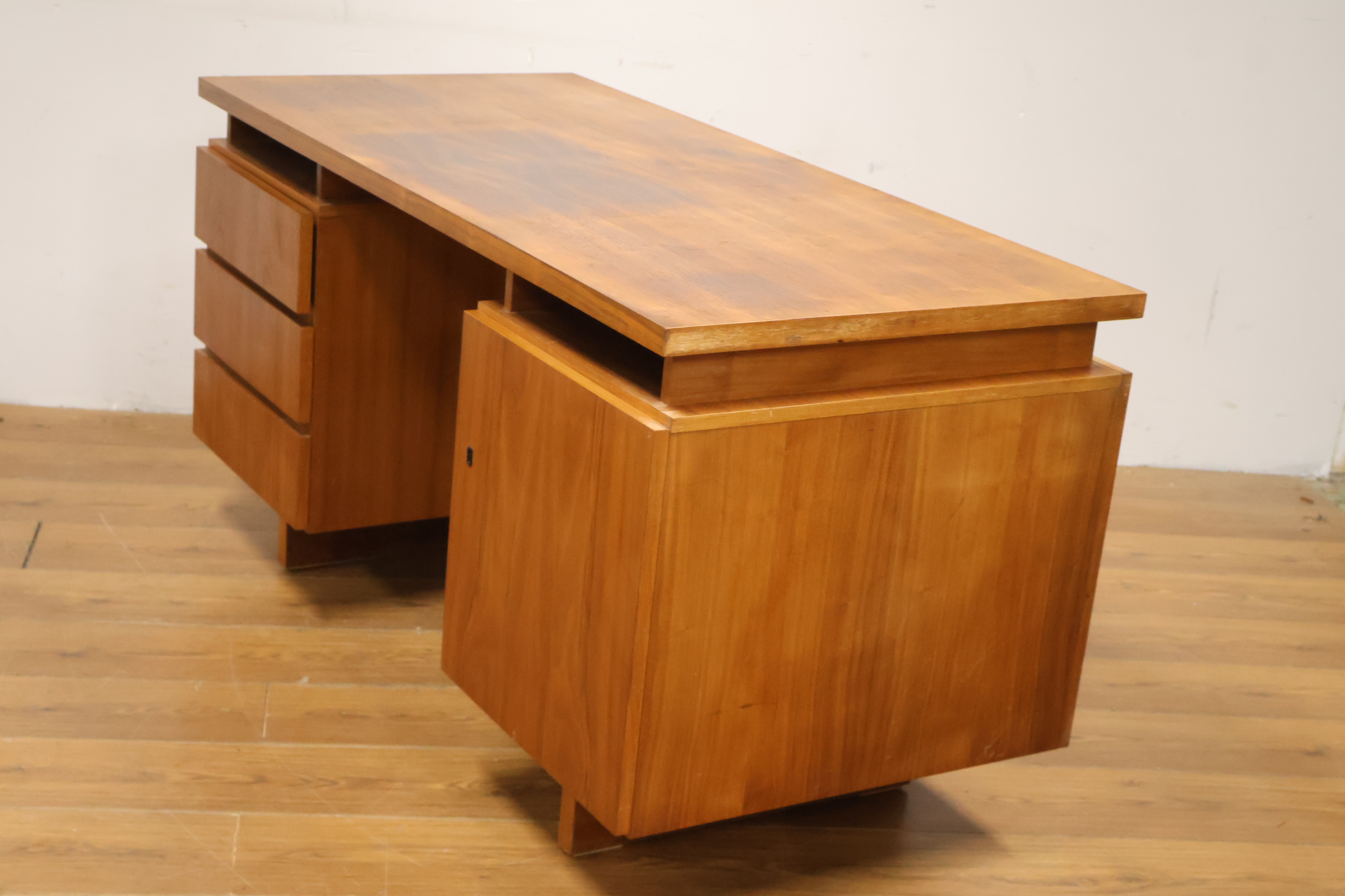 Vintage houten directiebureau - Jaren '60 – foto 9 – kavel bij GSD Auctions, Zoeterwoude