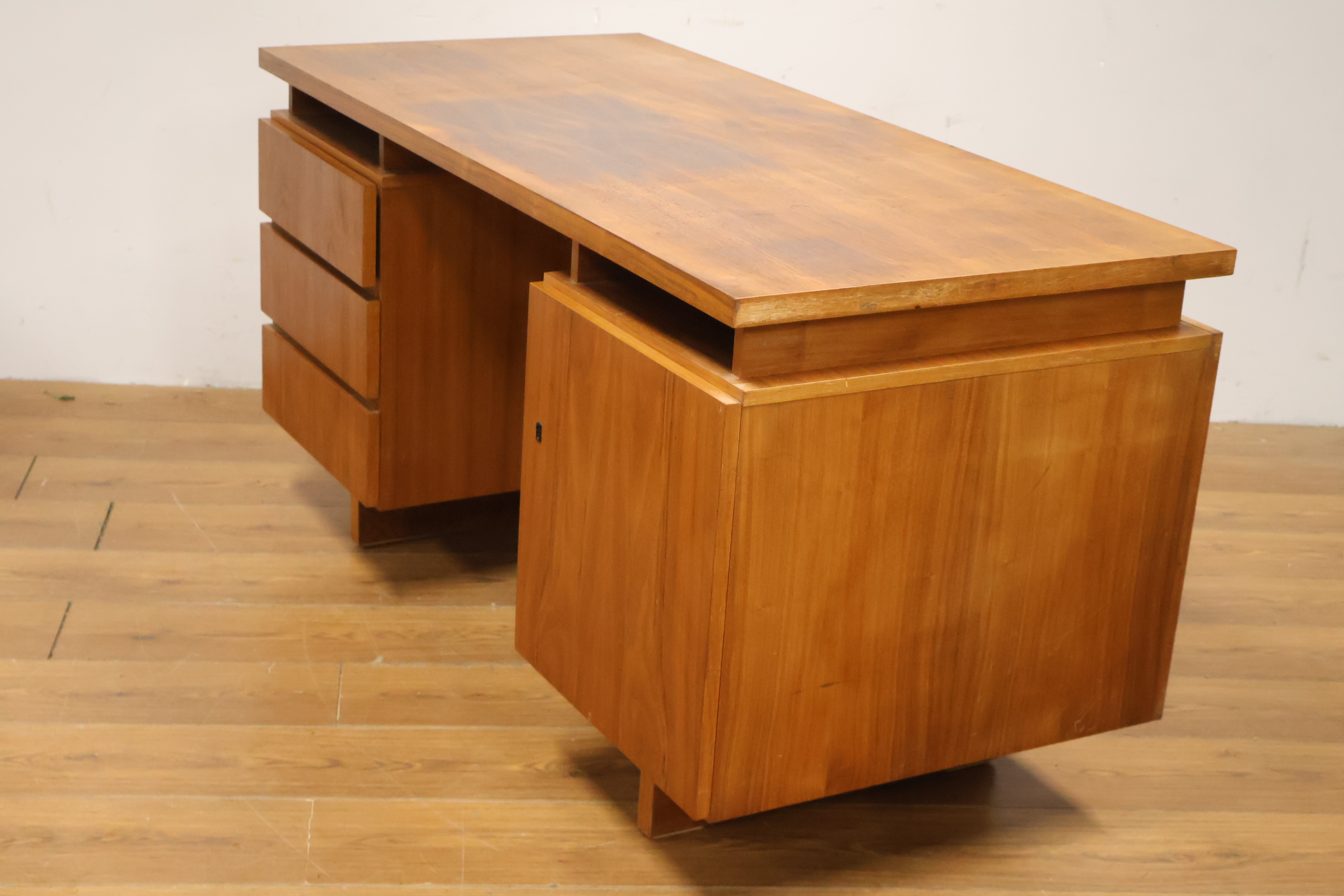 Vintage houten directiebureau - Jaren '60 – foto 10 – kavel bij GSD Auctions, Zoeterwoude