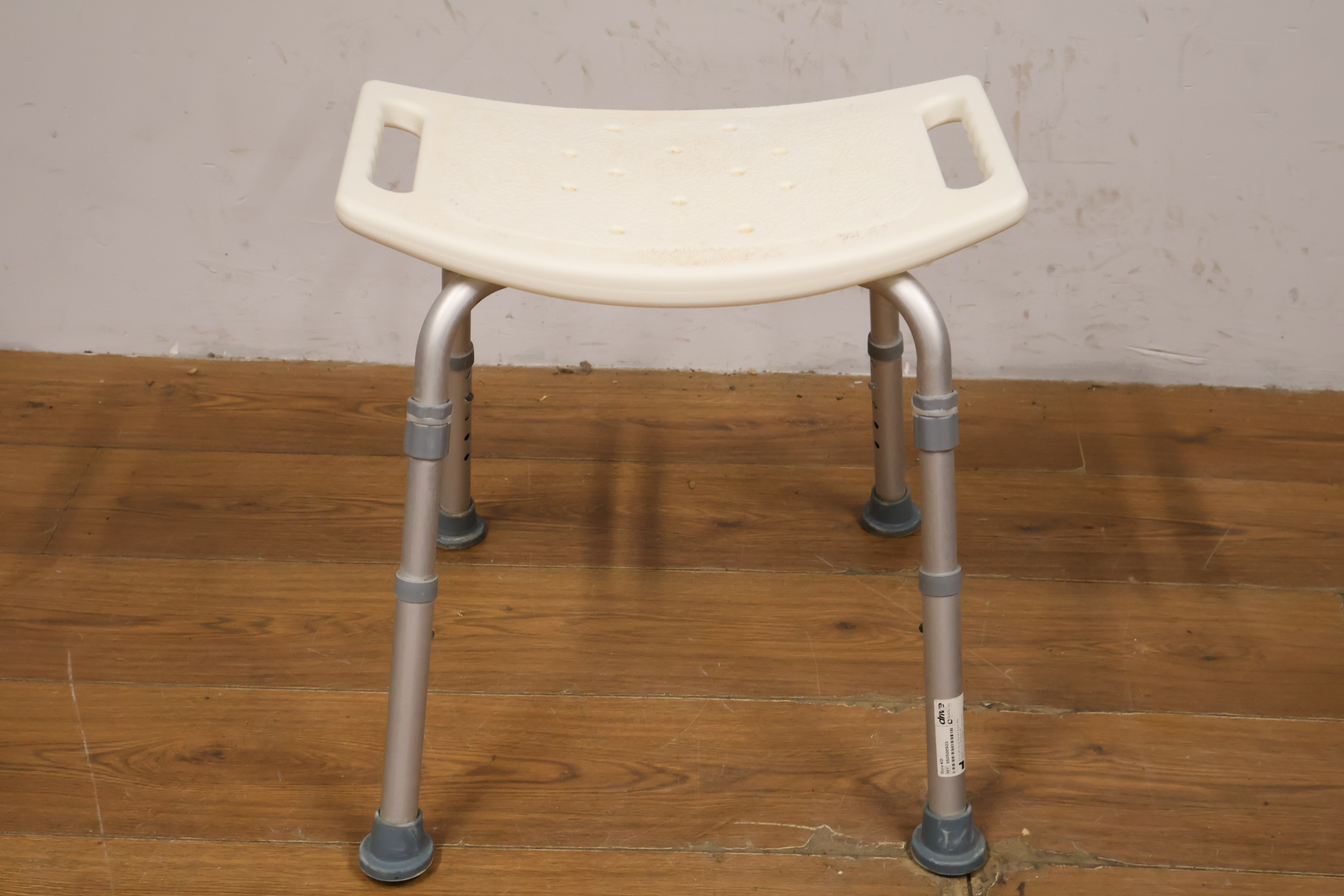 Verstelbare douchekruk met handgreep – foto 5 – kavel bij GSD Auctions, Zoeterwoude