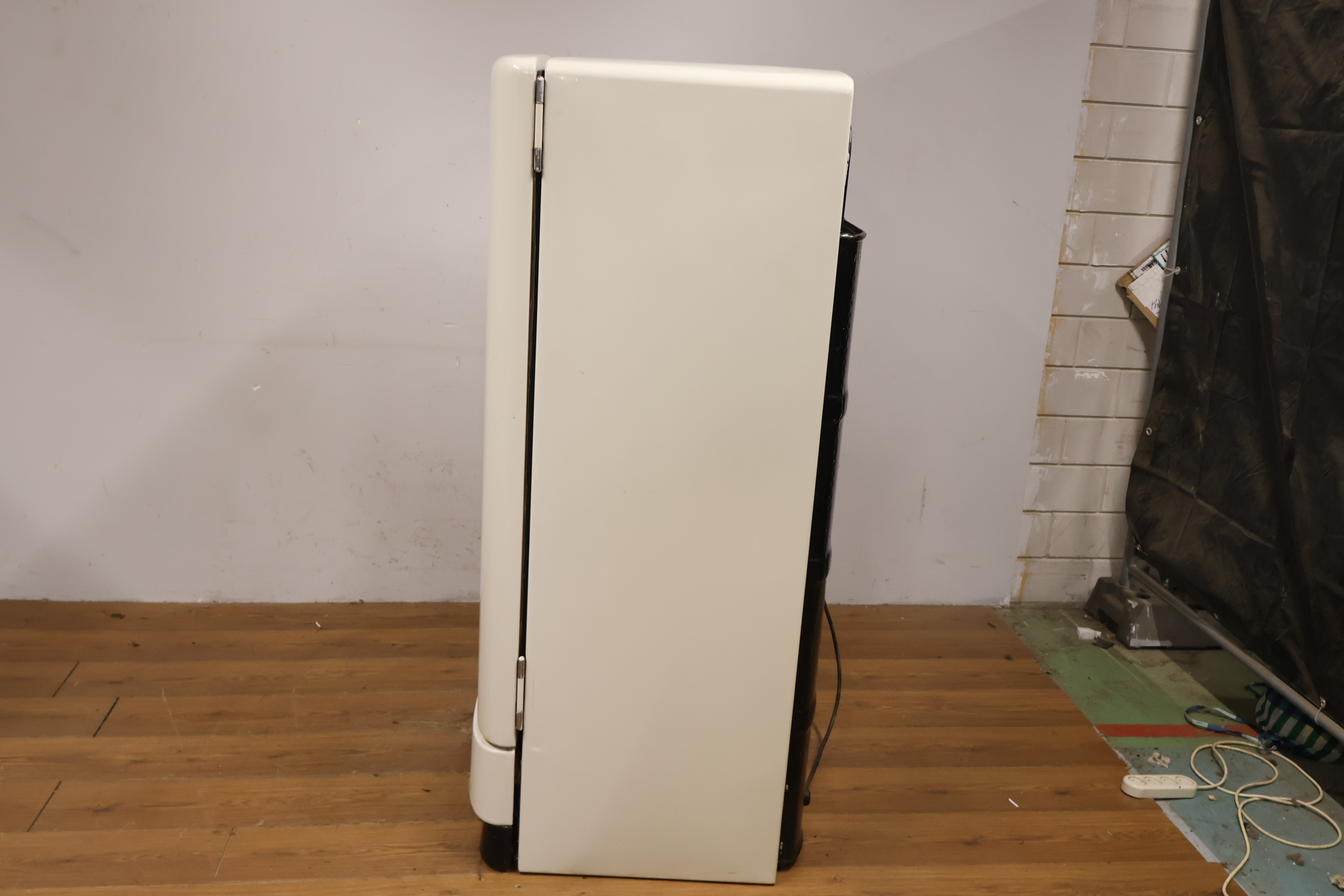 Klassieke Vintage General Electric koelkast – foto 9 – kavel bij GSD Auctions, Zoeterwoude