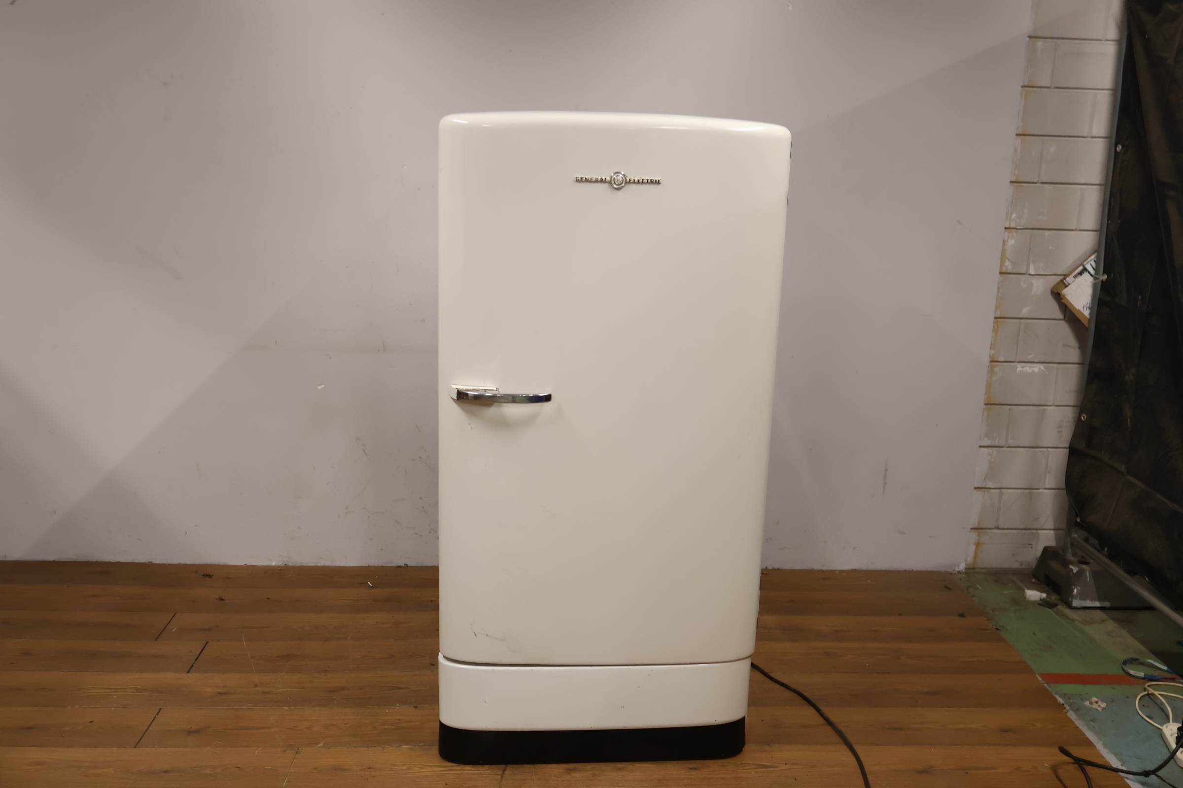 Klassieke Vintage General Electric koelkast – foto 17 – kavel bij GSD Auctions, Zoeterwoude