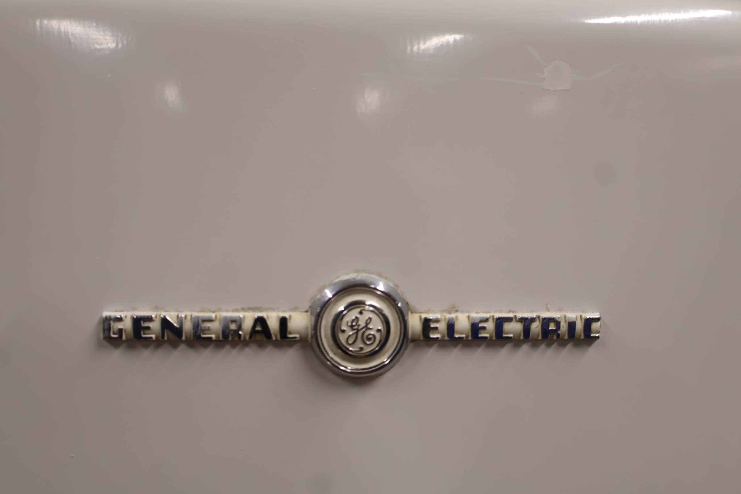 Klassieke Vintage General Electric koelkast – foto 18 – kavel bij GSD Auctions, Zoeterwoude