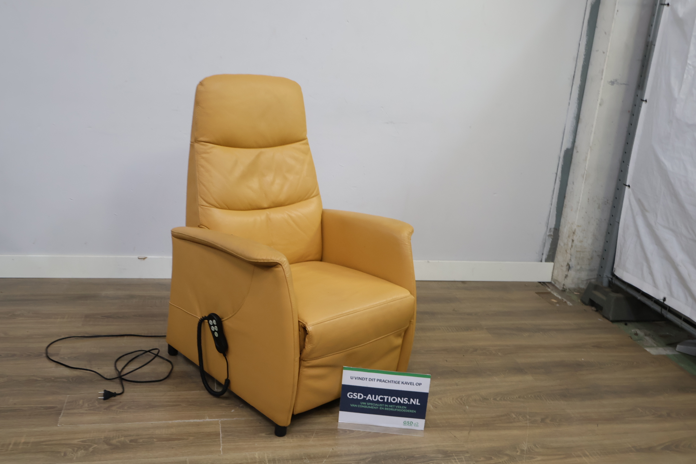 Lederen Sta-op-Stoel - Elektrische Fauteuil – foto 2 – kavel bij GSD Auctions, Zoeterwoude