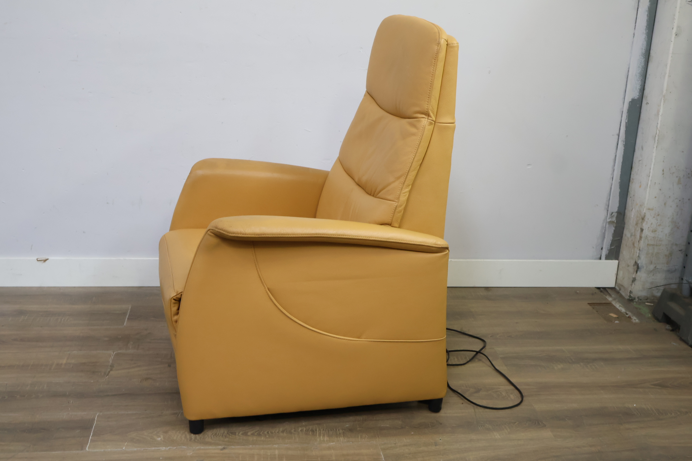 Lederen Sta-op-Stoel - Elektrische Fauteuil – foto 7 – kavel bij GSD Auctions, Zoeterwoude