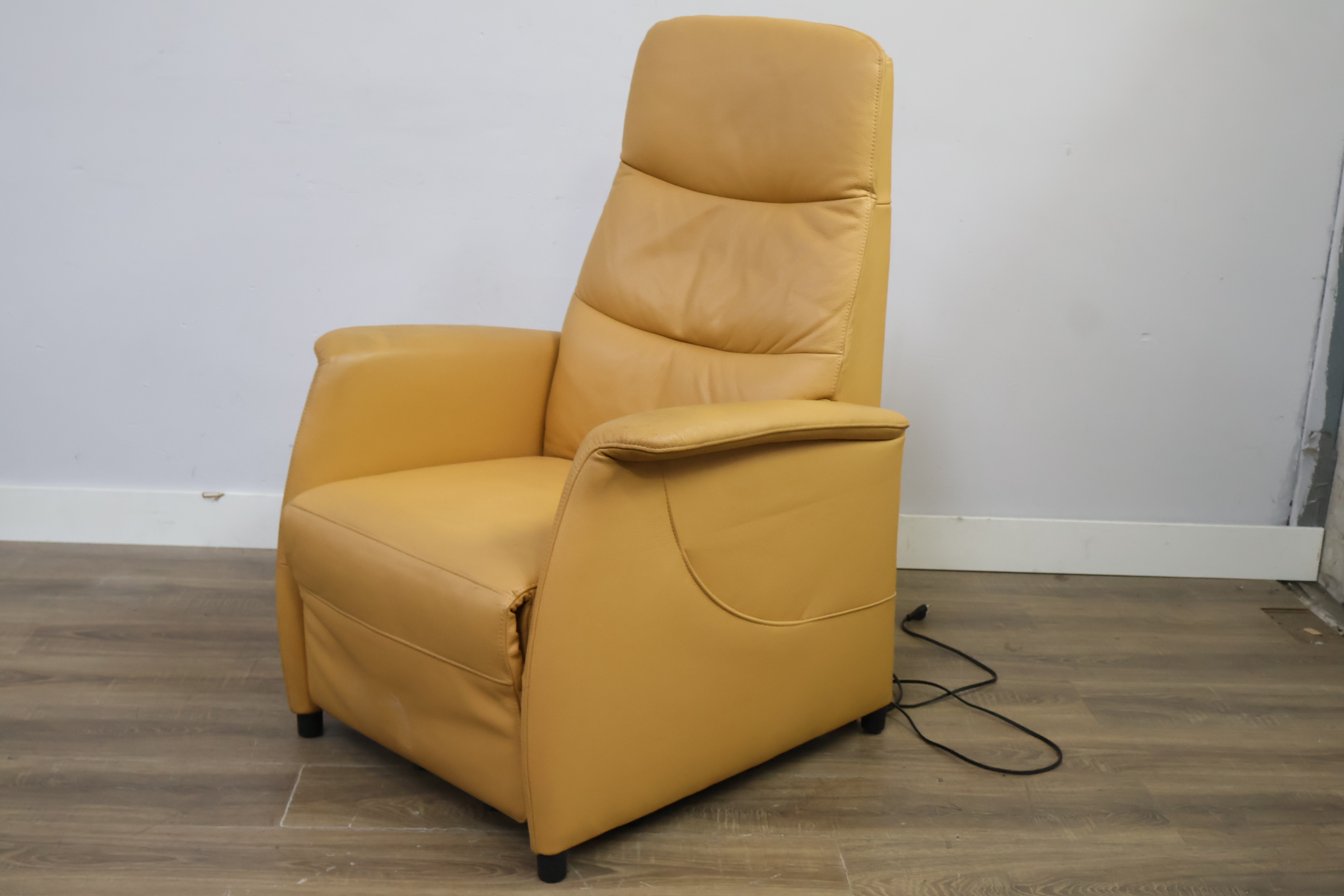 Lederen Sta-op-Stoel - Elektrische Fauteuil – foto 9 – kavel bij GSD Auctions, Zoeterwoude