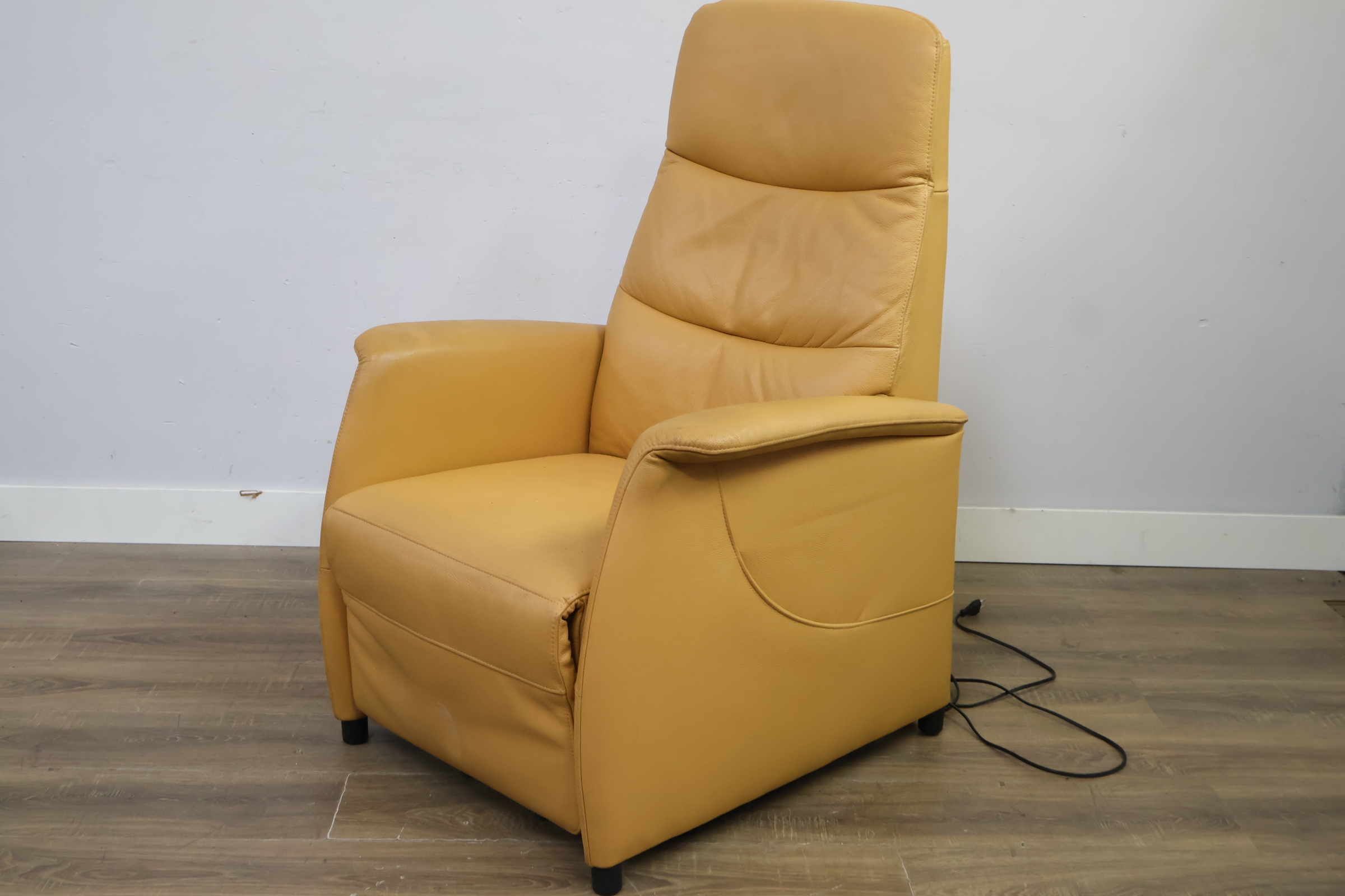 Lederen Sta-op-Stoel - Elektrische Fauteuil – foto 10 – kavel bij GSD Auctions, Zoeterwoude