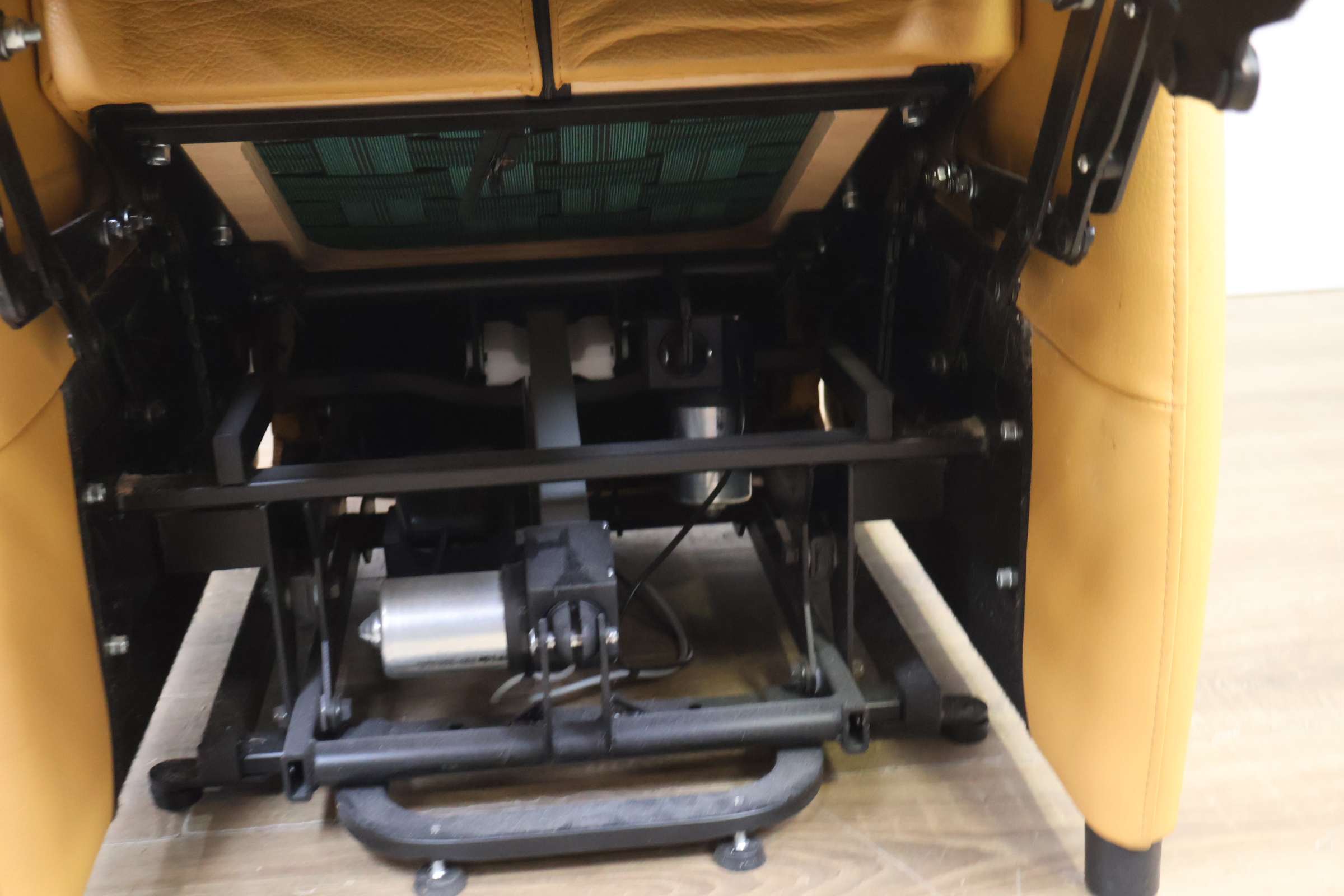 Lederen Sta-op-Stoel - Elektrische Fauteuil – foto 13 – kavel bij GSD Auctions, Zoeterwoude