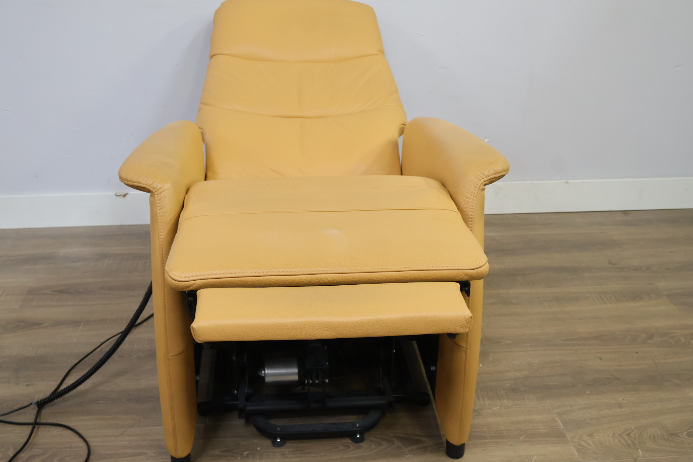 Lederen Sta-op-Stoel - Elektrische Fauteuil – foto 14 – kavel bij GSD Auctions, Zoeterwoude