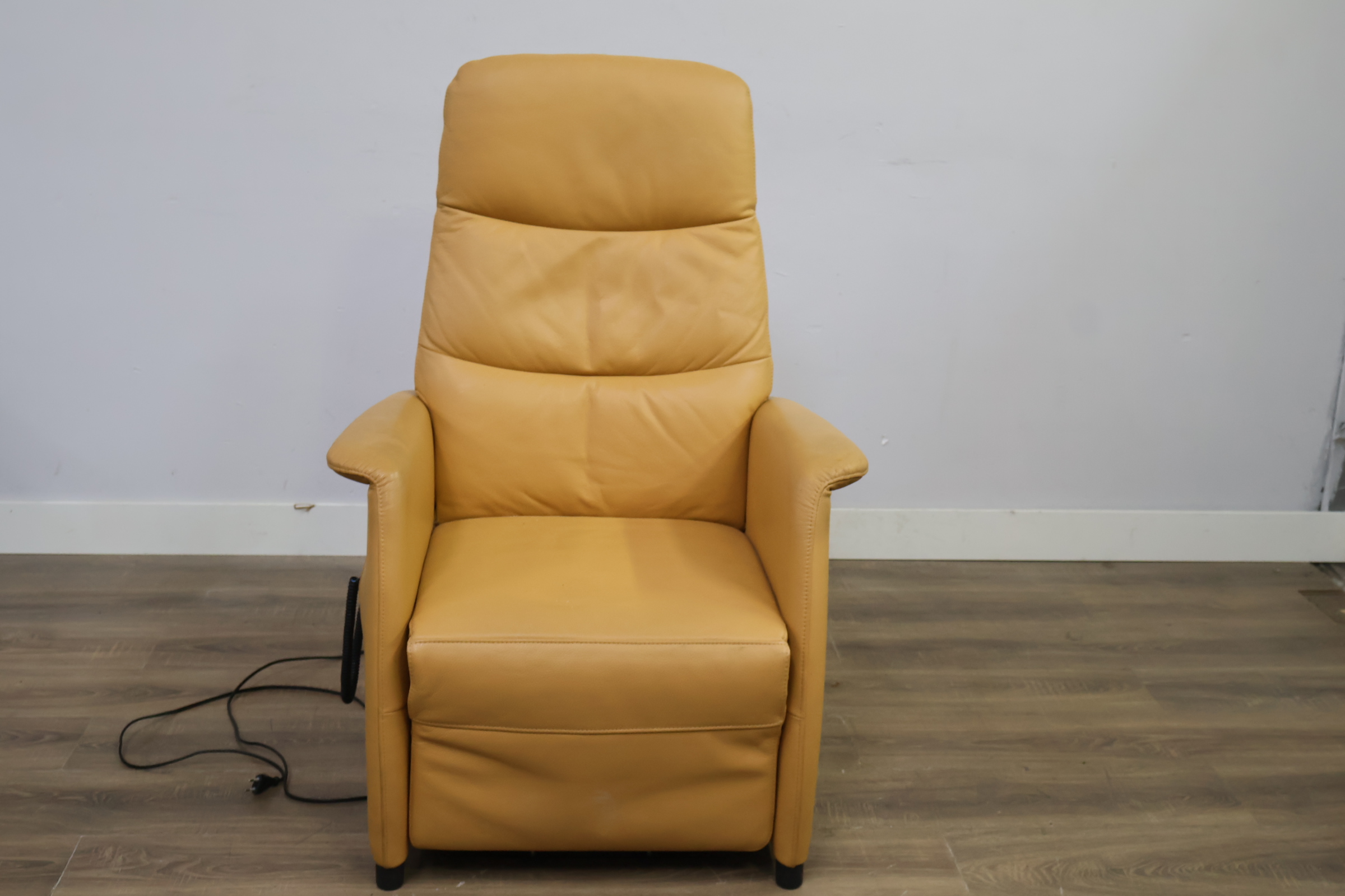 Lederen Sta-op-Stoel - Elektrische Fauteuil – foto 16 – kavel bij GSD Auctions, Zoeterwoude